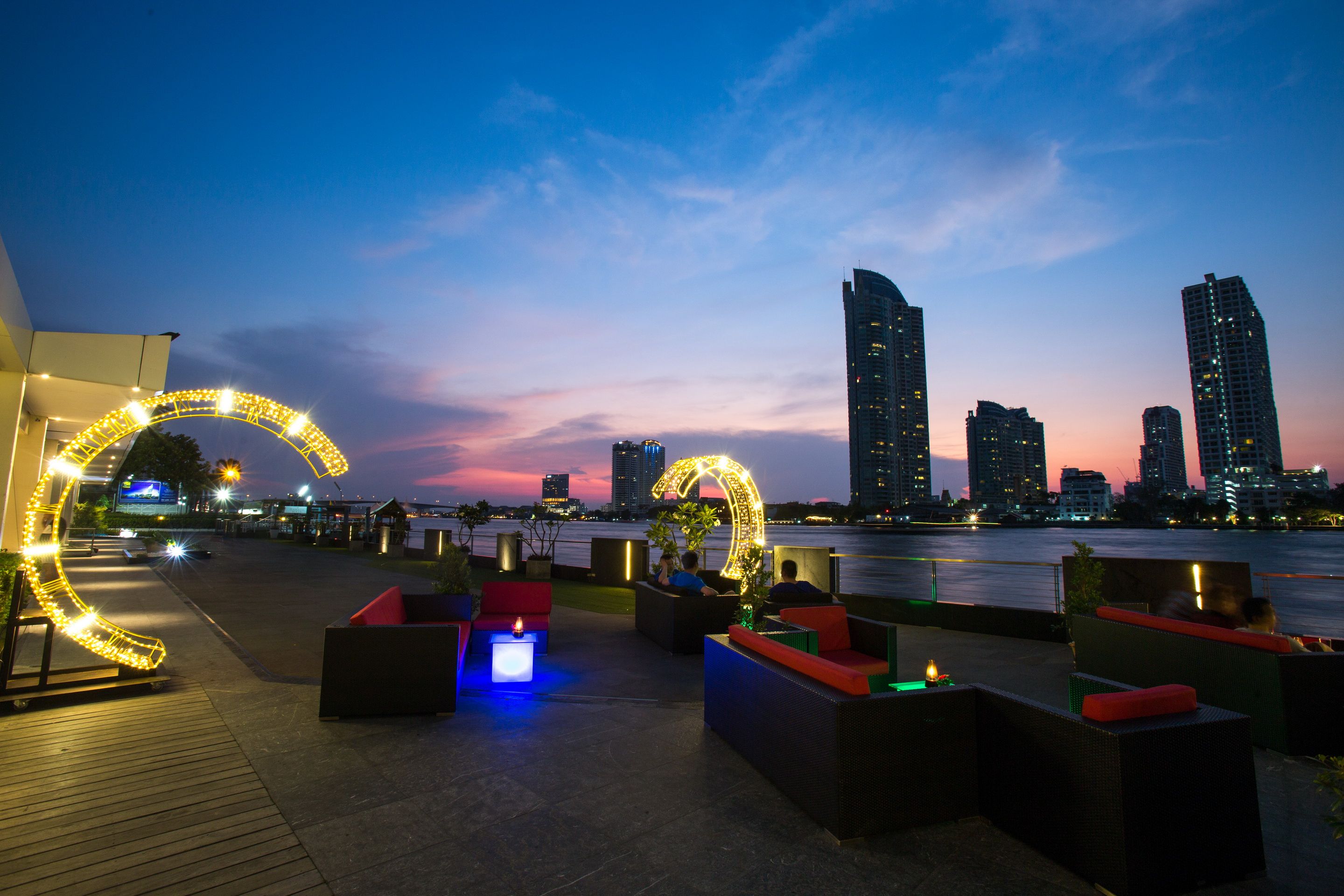 Illuminuos Bar