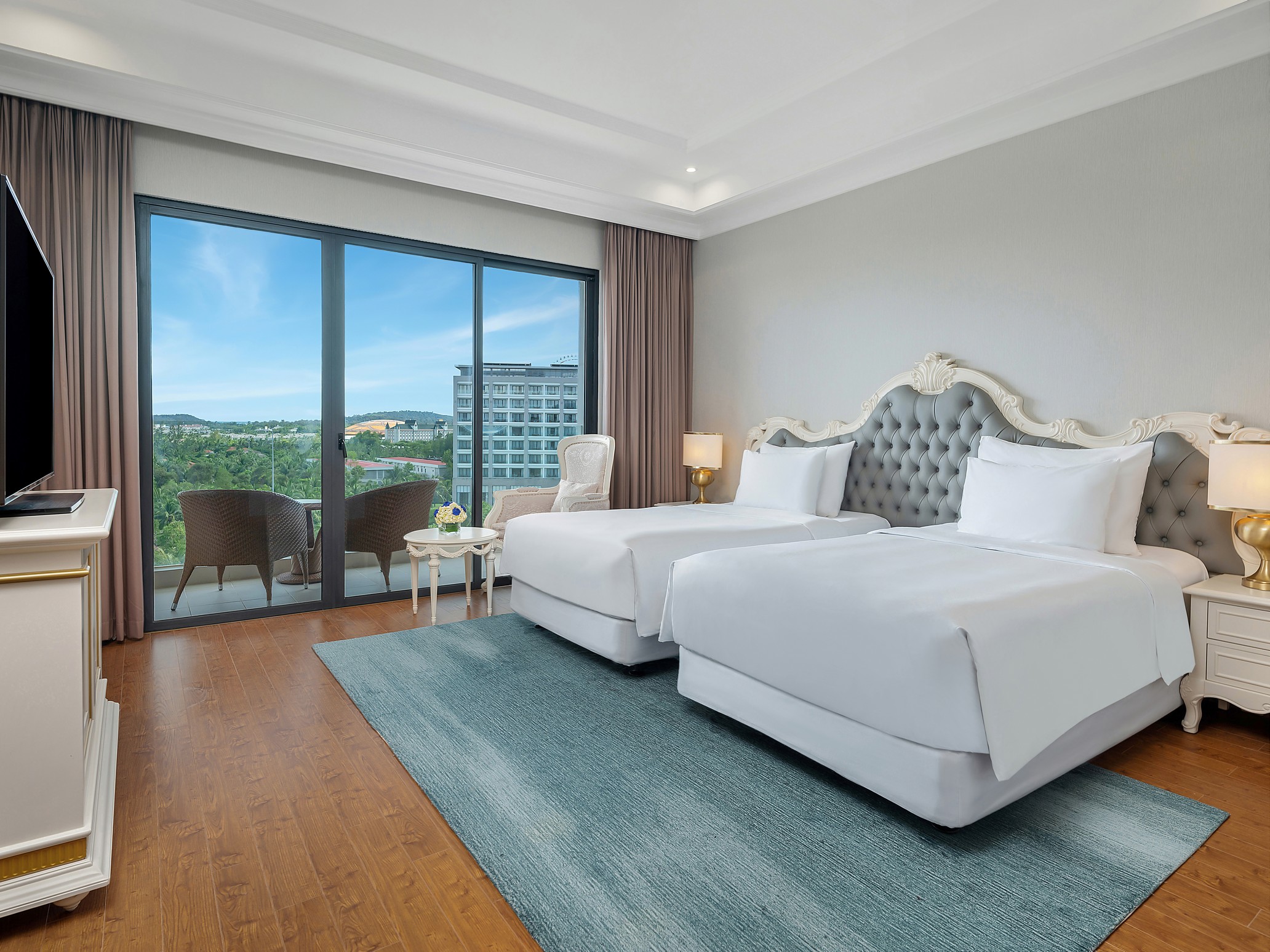 DELUXE ROOM 