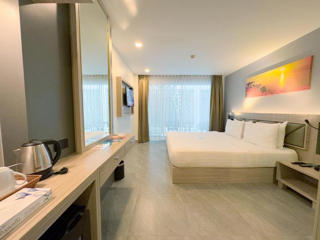 Deluxe King Balcony Room
