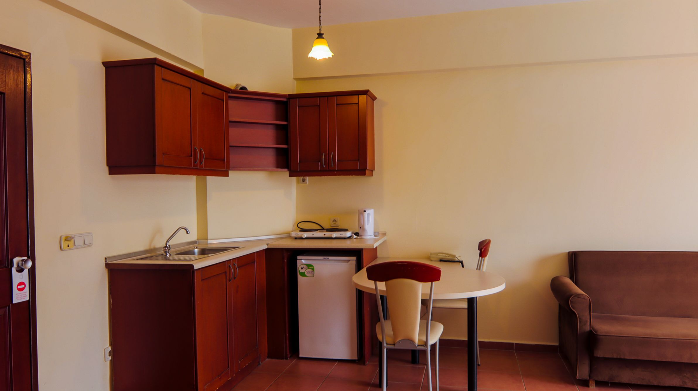 ONE BEDROOM APARTMENT