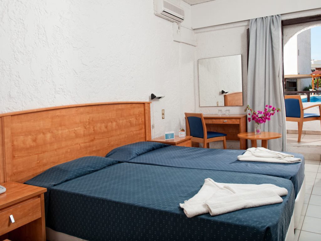 DOUBLE ROOM