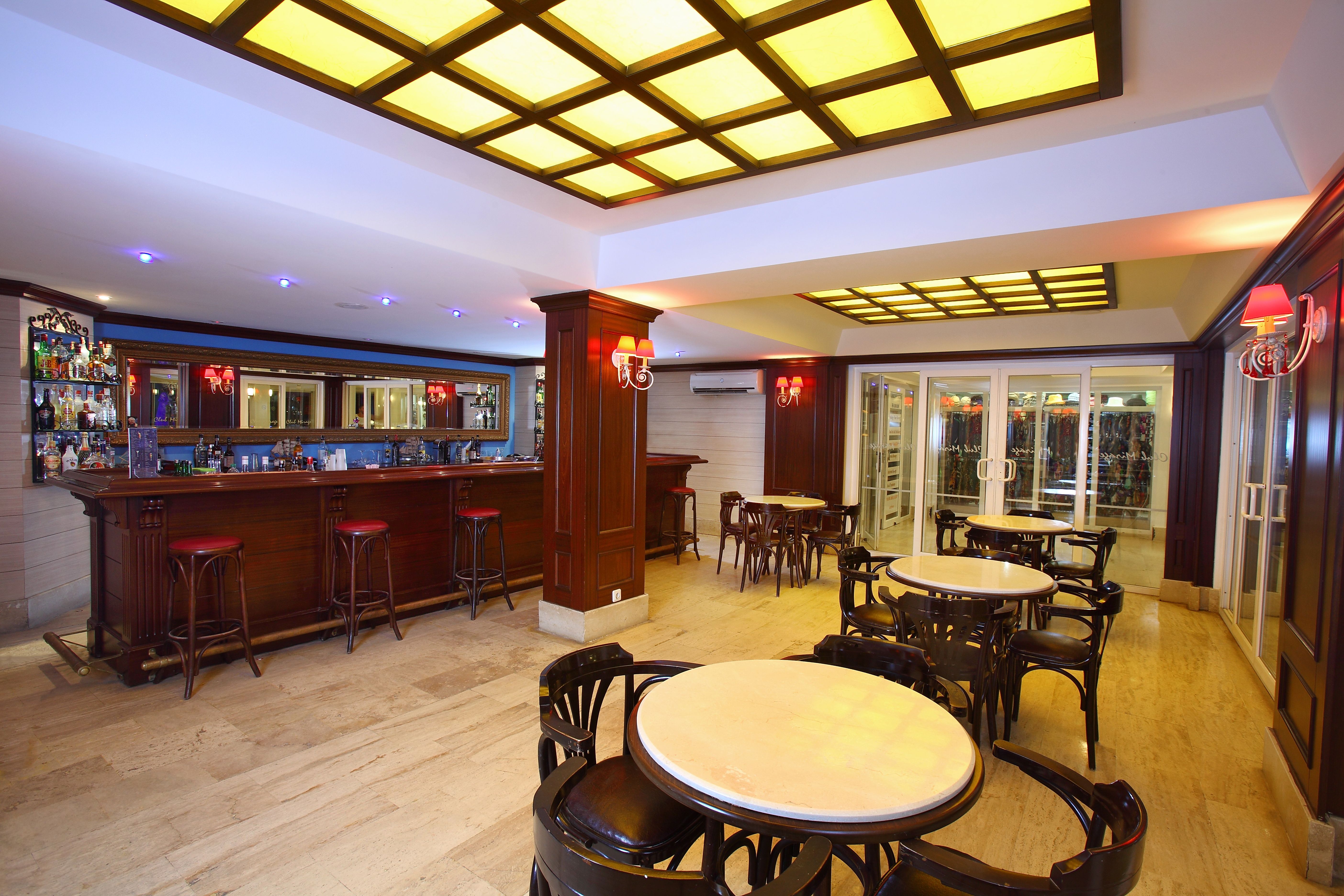 POOL BAR