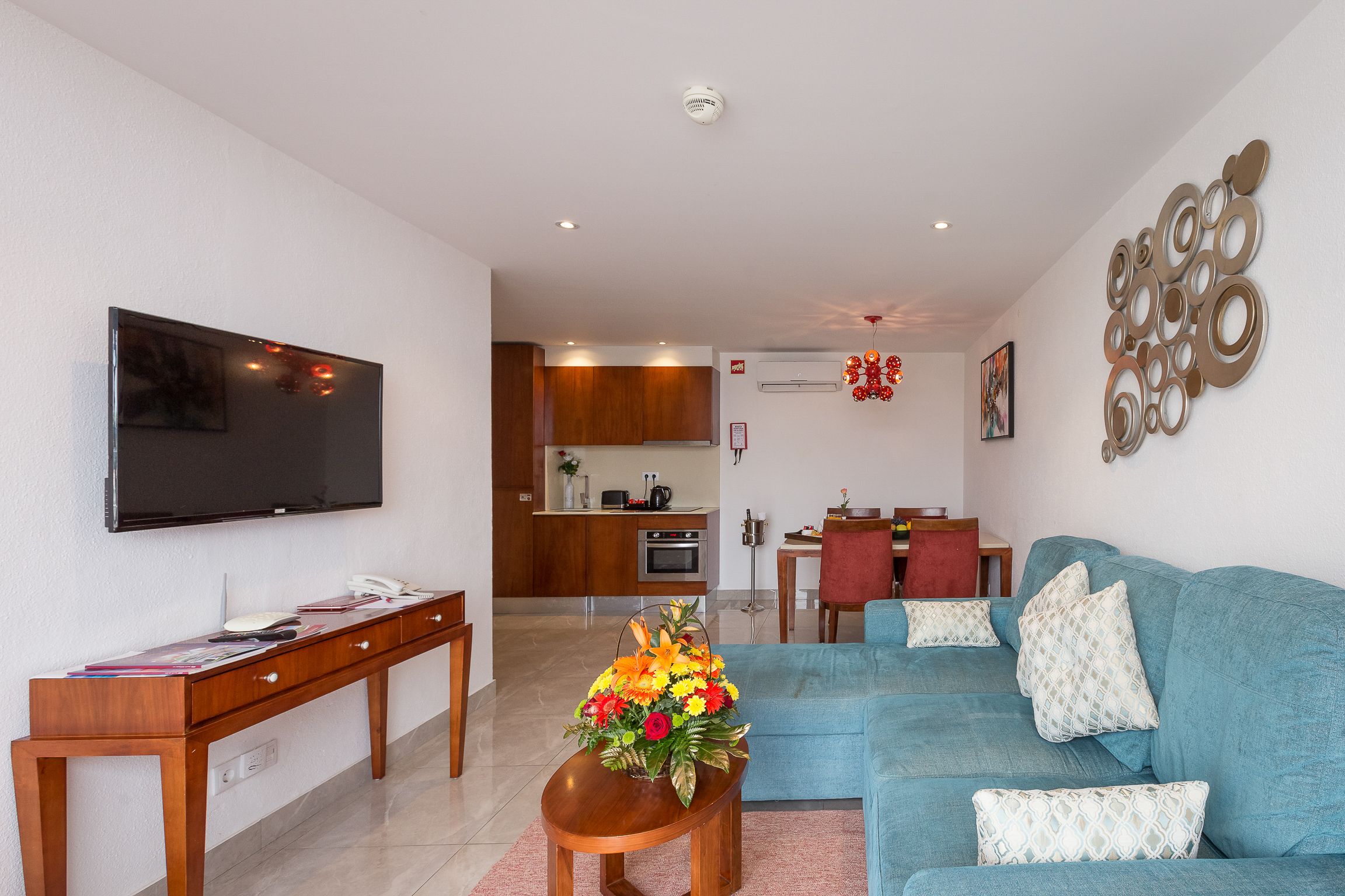 DELUXE TWO BEDROOM APARTMENT SEA OR POOL VIEW