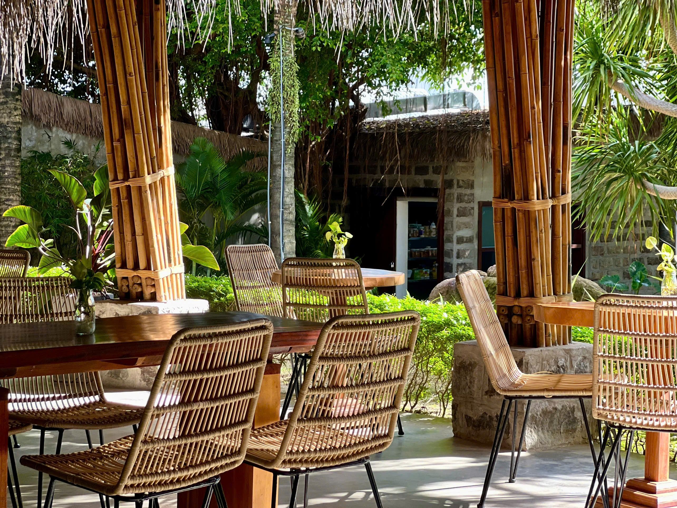 HOTELS RESTAURANT