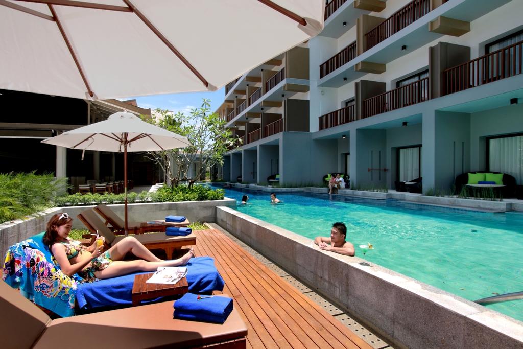 Sunbird Pool Bar