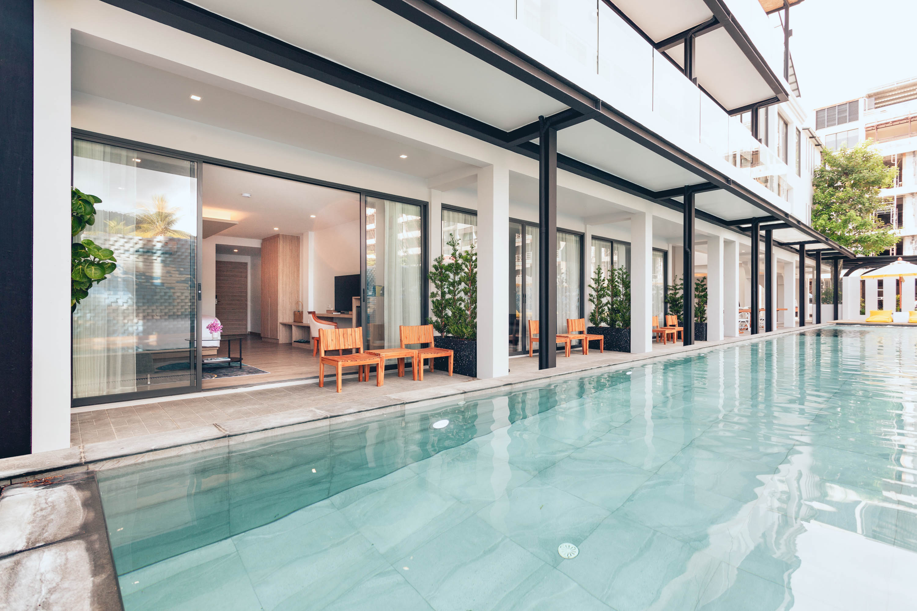 Deluxe Pool Access