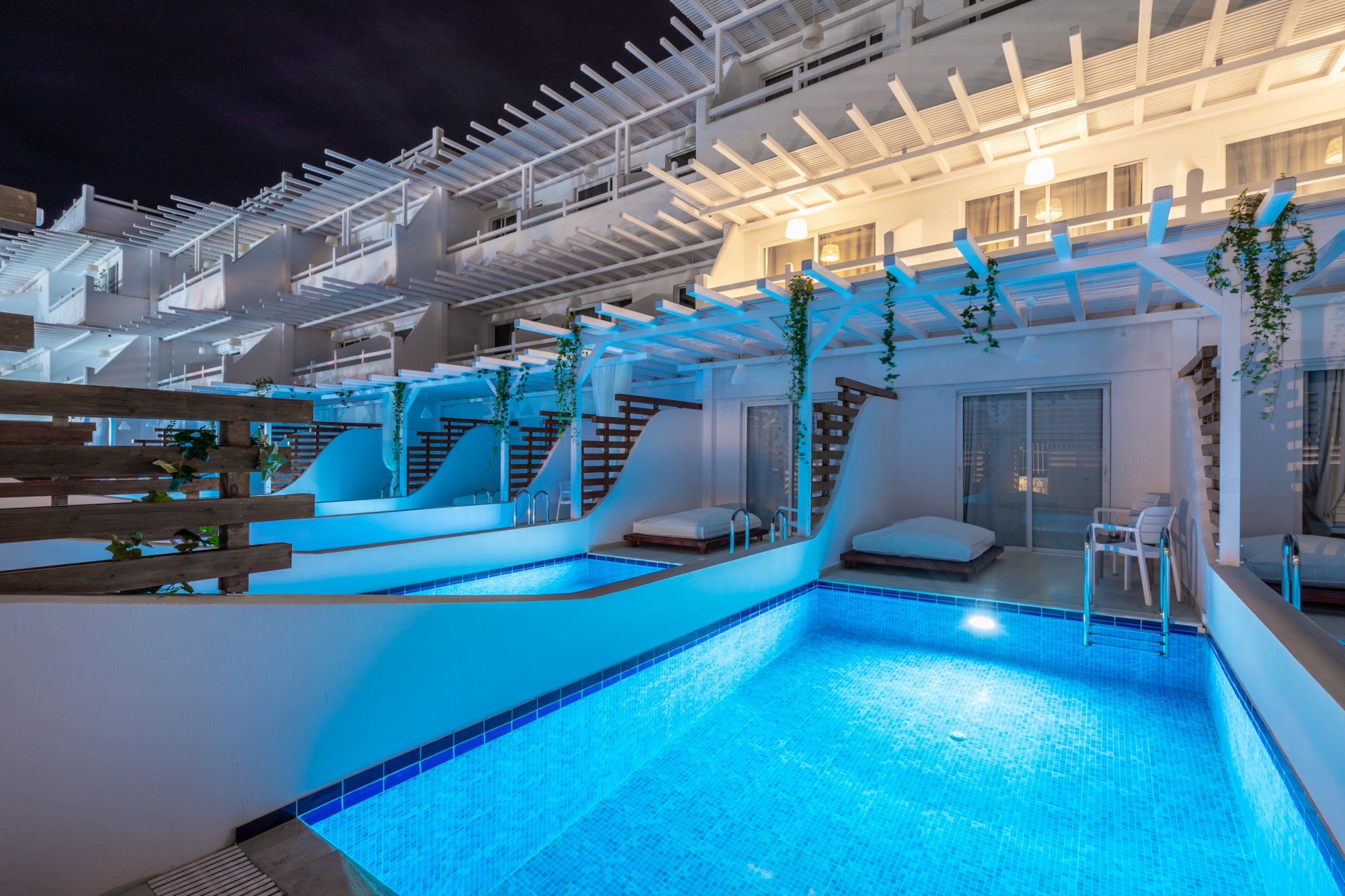 PREMIUM DOUBLE PRIVATE-POOL WITH BALCONY