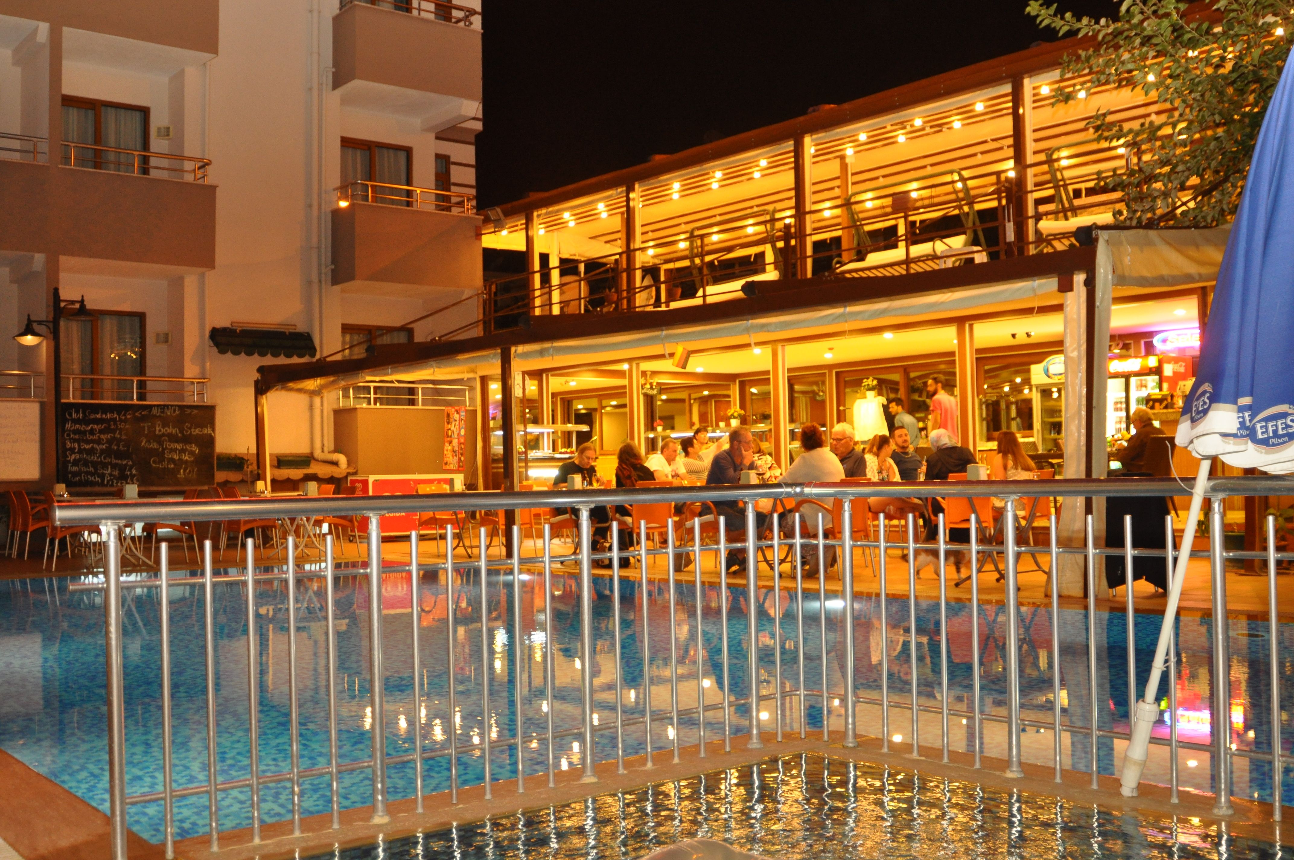 Pool Bar