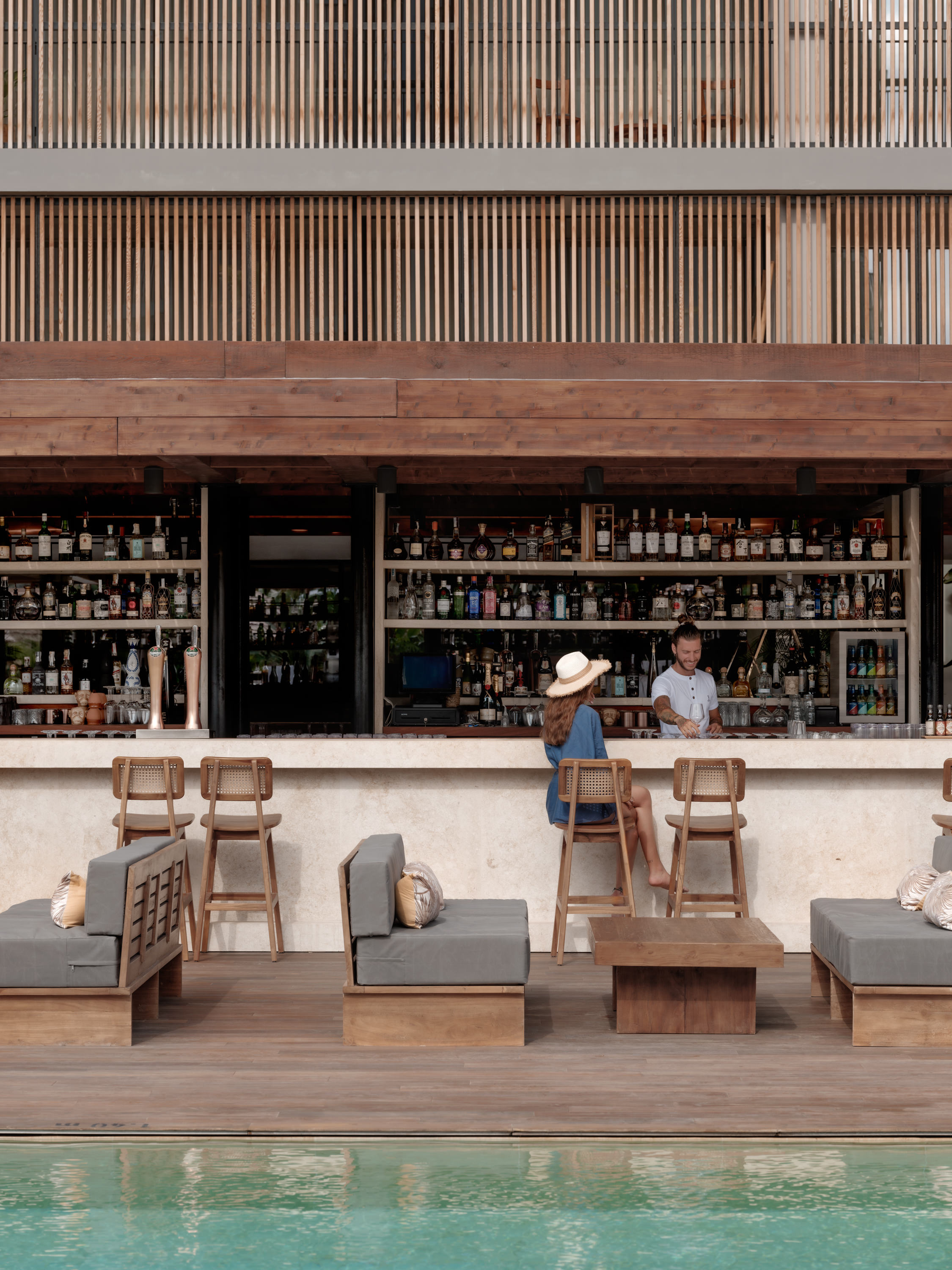 POOL BAR