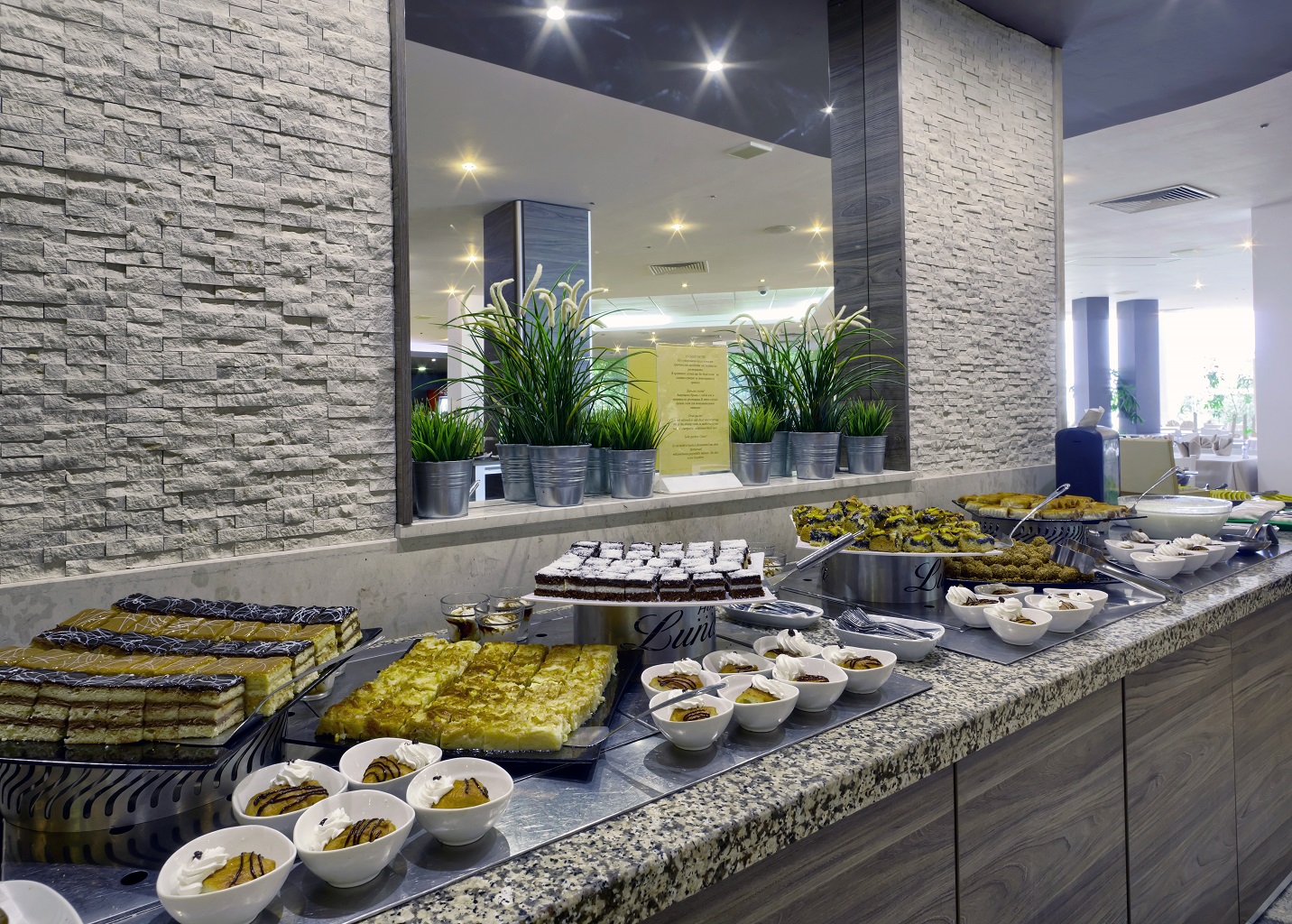 MAIN RESTAURANT