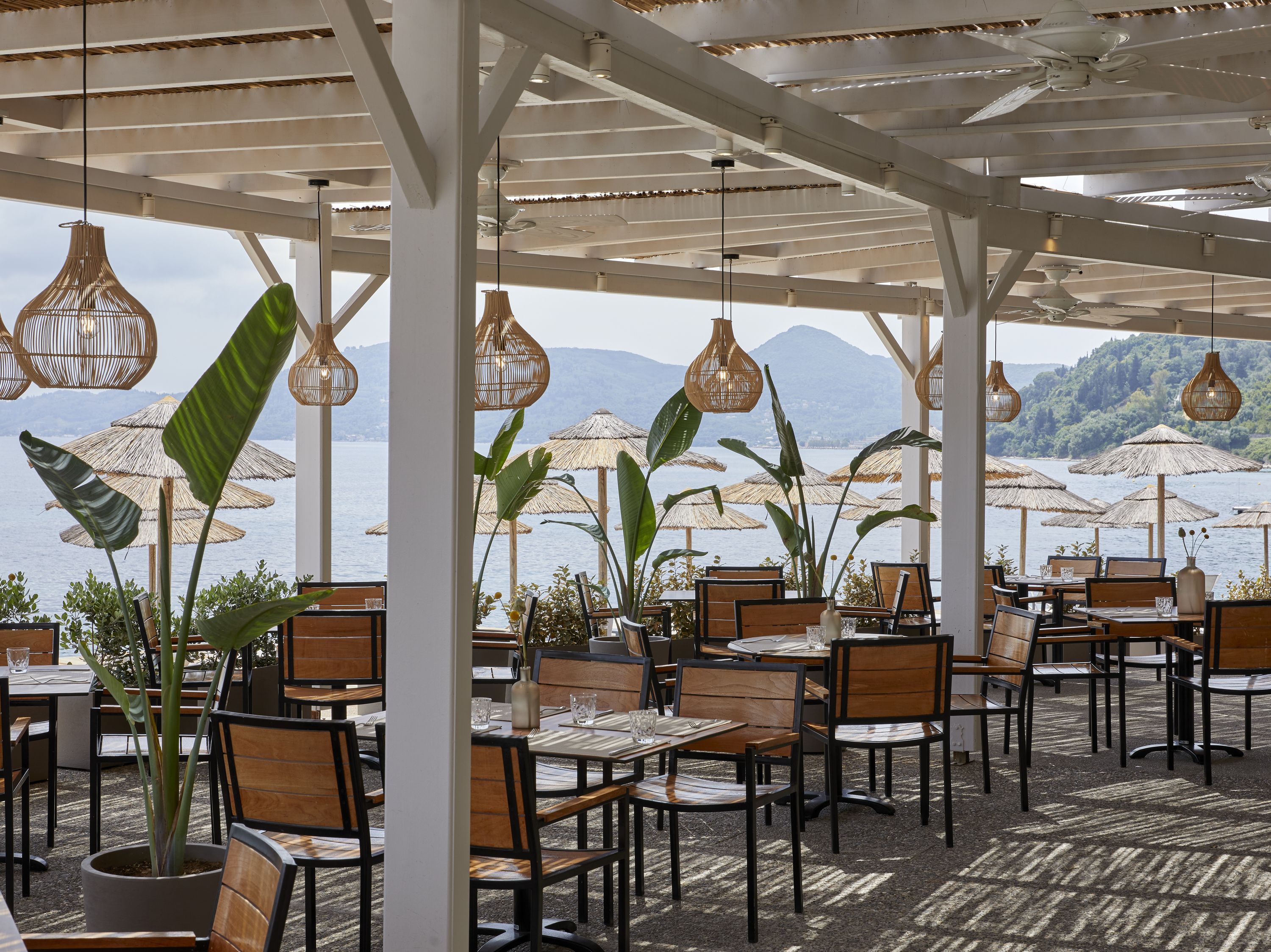 Deck Bar & Grill