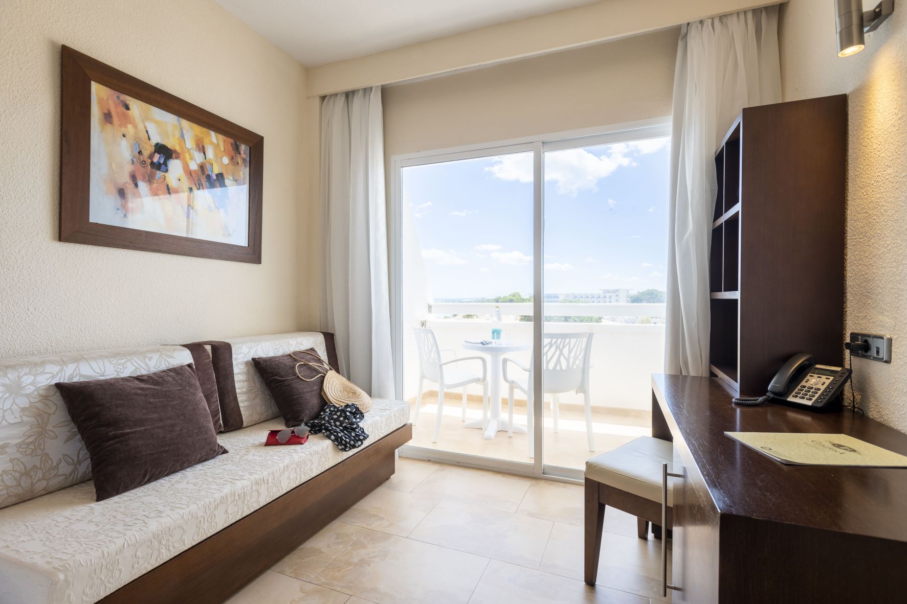 DOUBLE SIDE SEA VIEW (BALCONY)