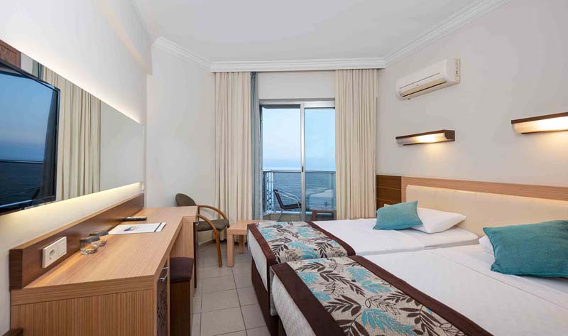 Standard-Double-or-Twin-Bed-with-Sea-View-1.jpg