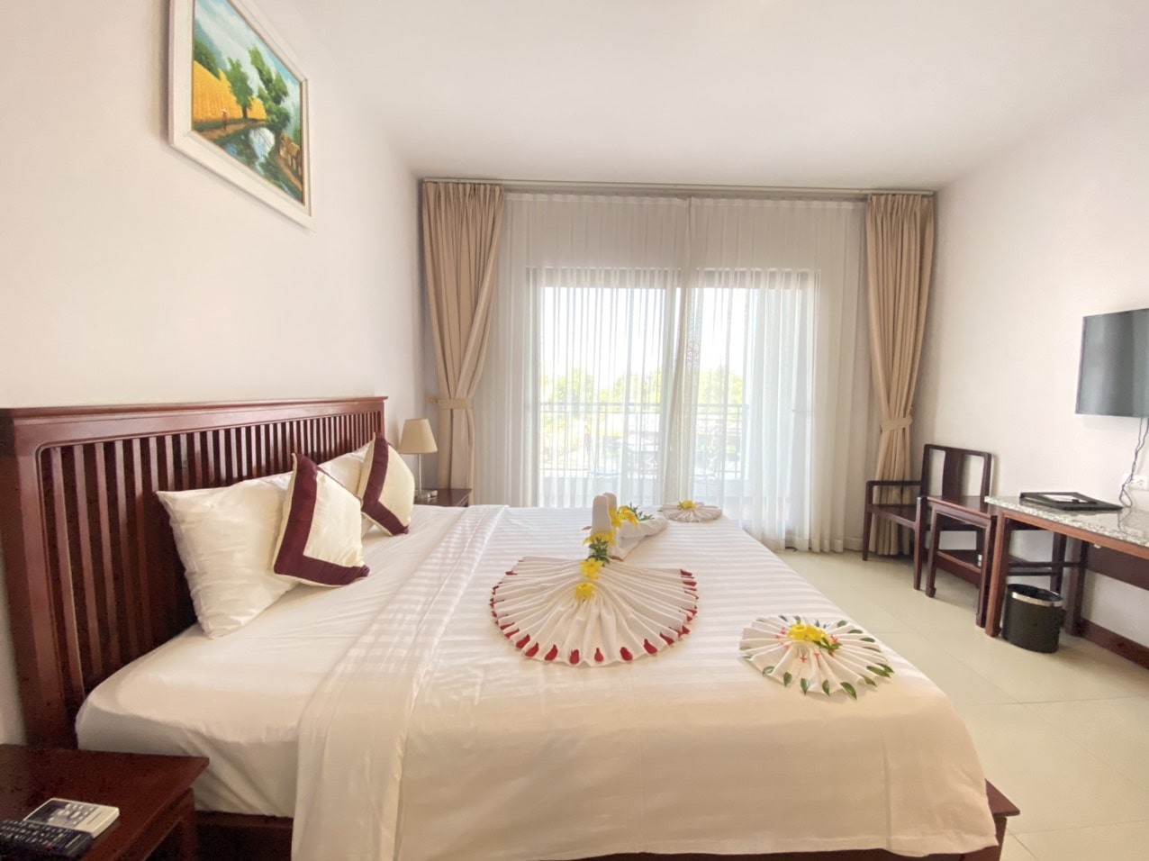PREMIUM WITH BALCONY (CHILD WITHOUT EXTRA BED)