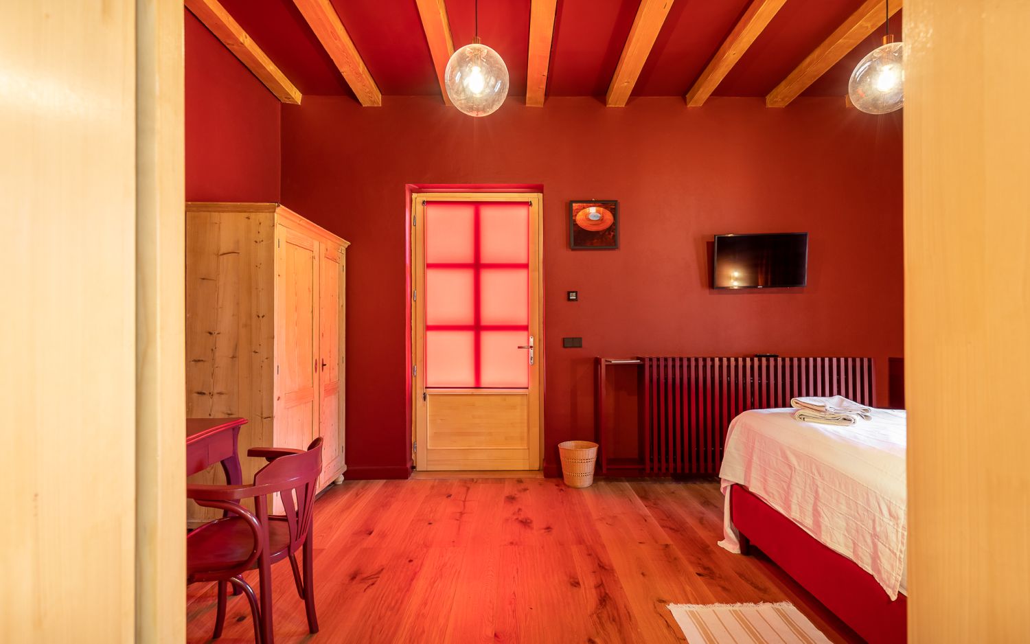 Casa Cal Red Room