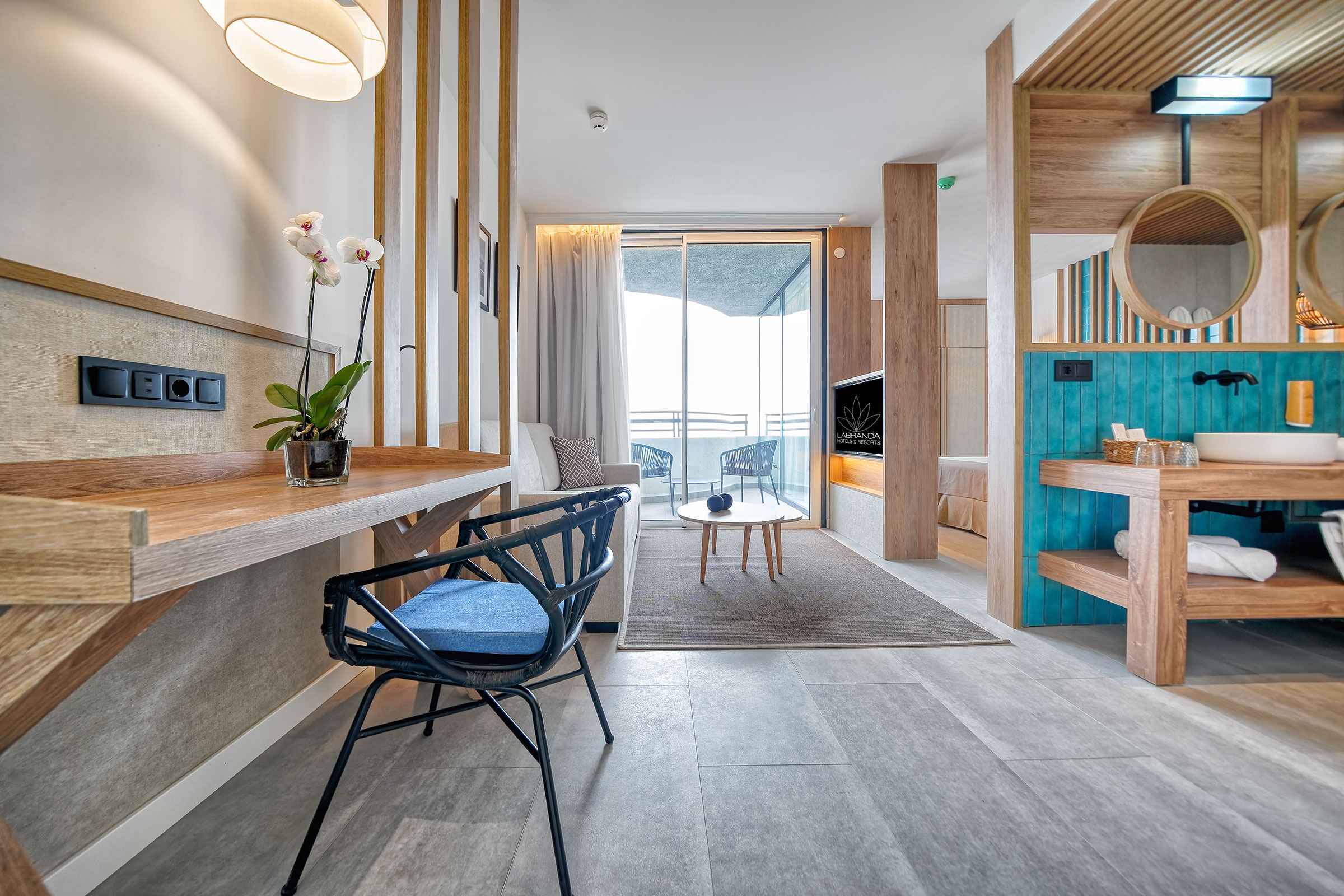 DELUXE JUNIOR SUITE SEA VIEW (ADULTS ONLY AREA)