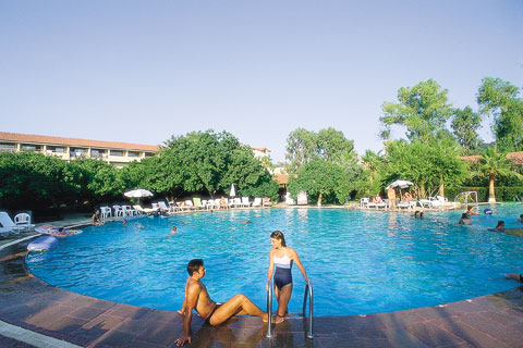 Hotel Barut Acanthus piscina.jpg