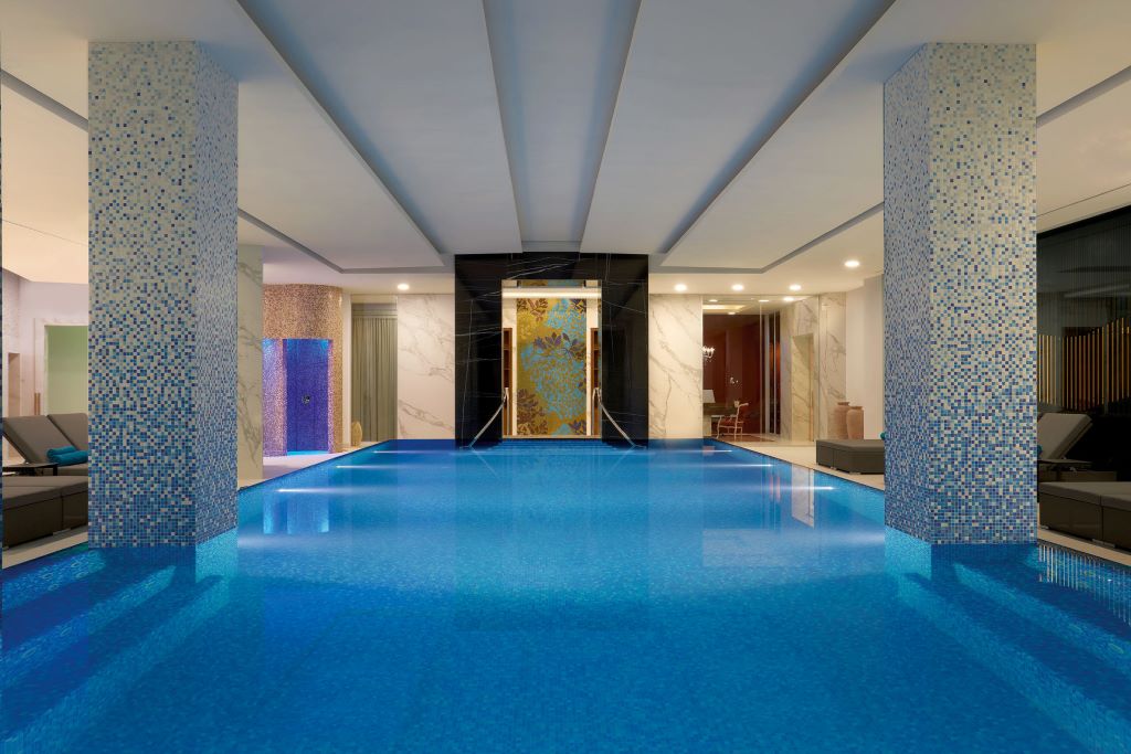 Piscină interioară