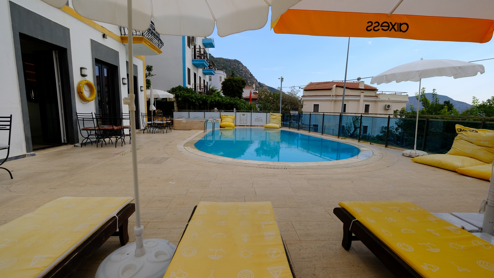 Piscina exterioara/interioara