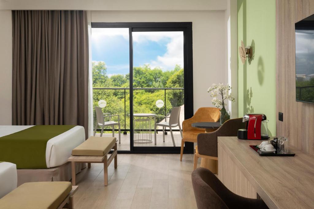 JUNIOR SUITE GARDEN VIEW