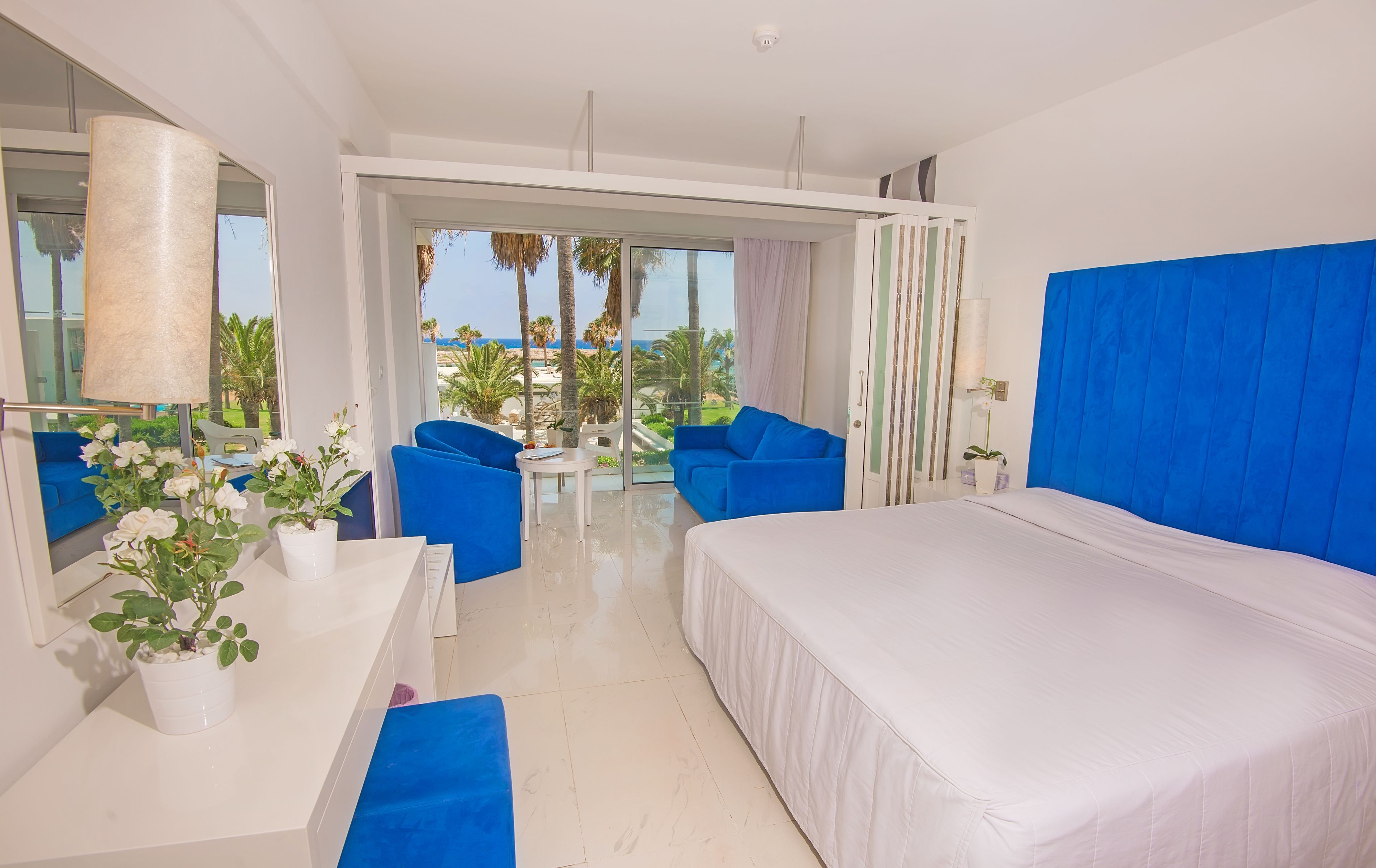 SUPERIOR FAMILYROOM(LATERALSEAVIEW,BALCONY OR TERRACE)
