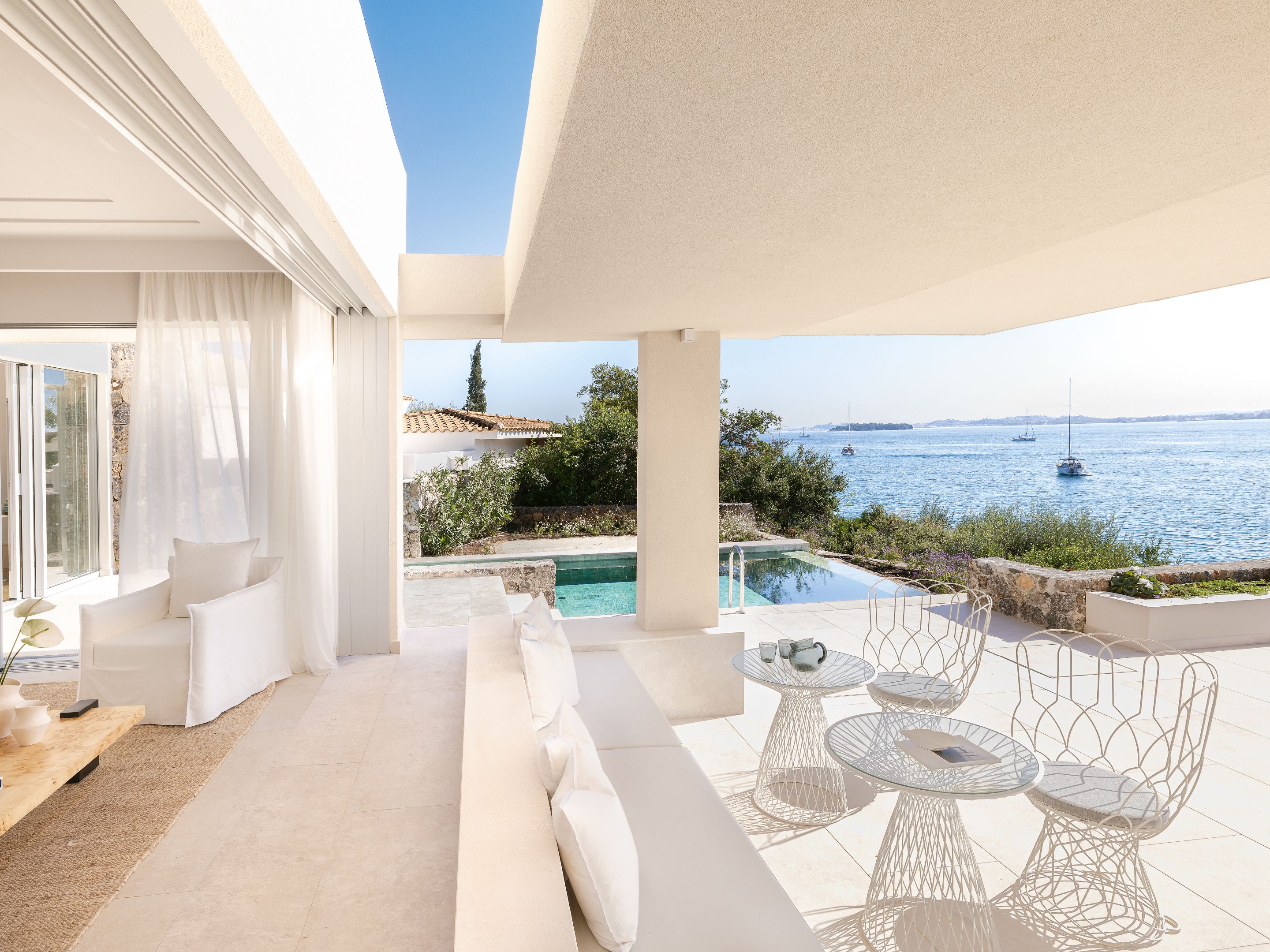 2-BEDROOM VILLA WATERFRONT PRIVATE POOL