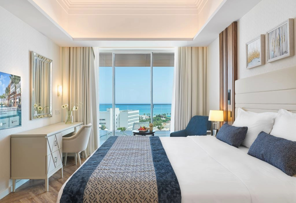 JUNIOR SUITE POOL VIEW