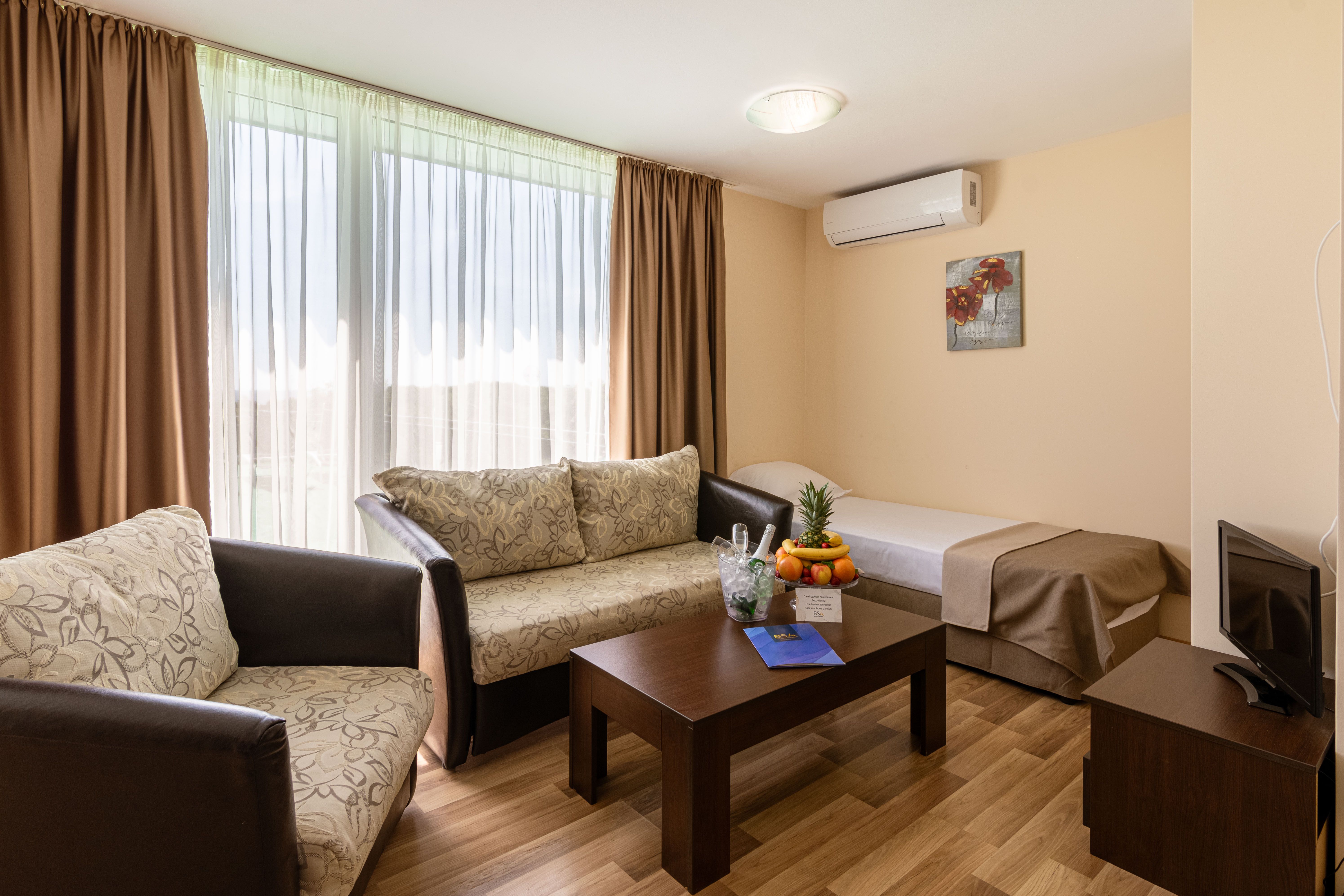 APARTMENT WITH TERRACE 