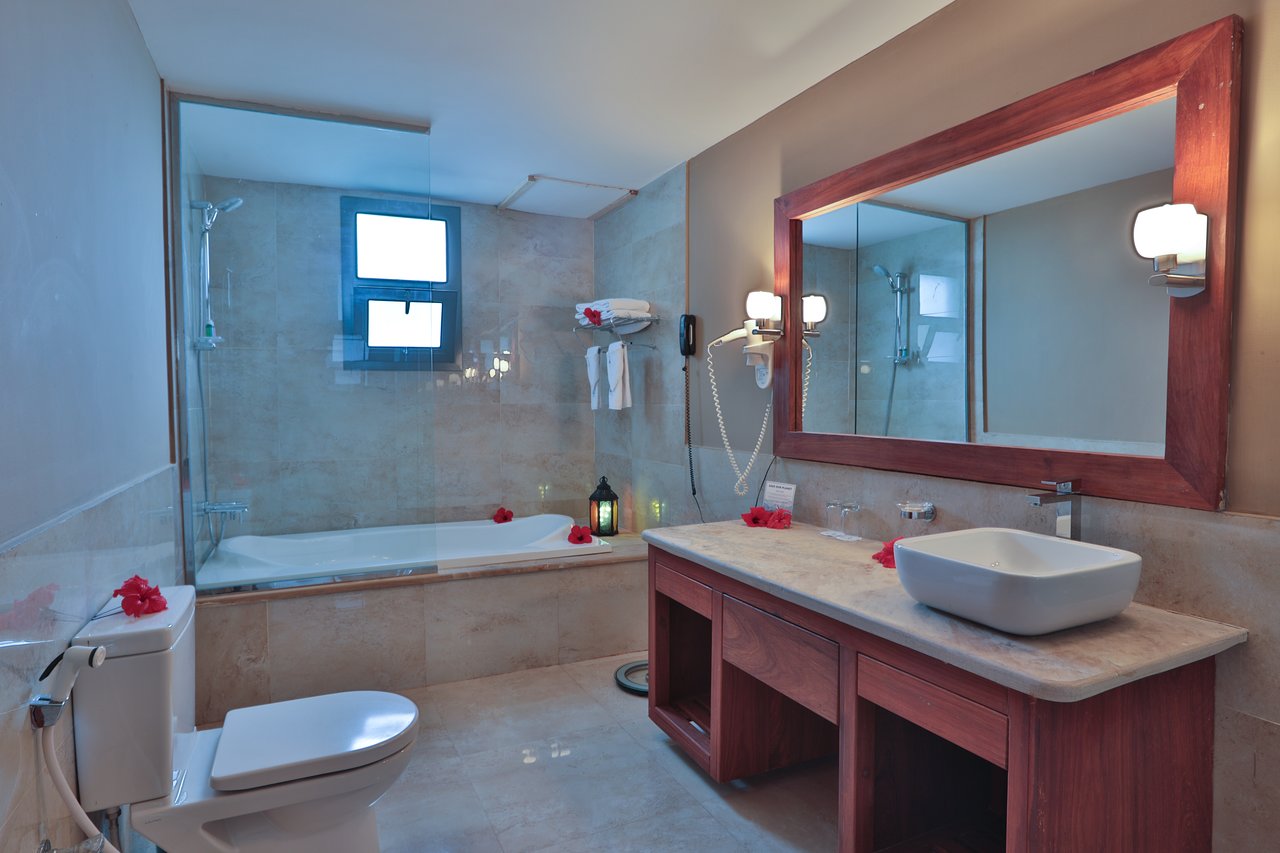 SUPERIOR HONEYMOONSUITE