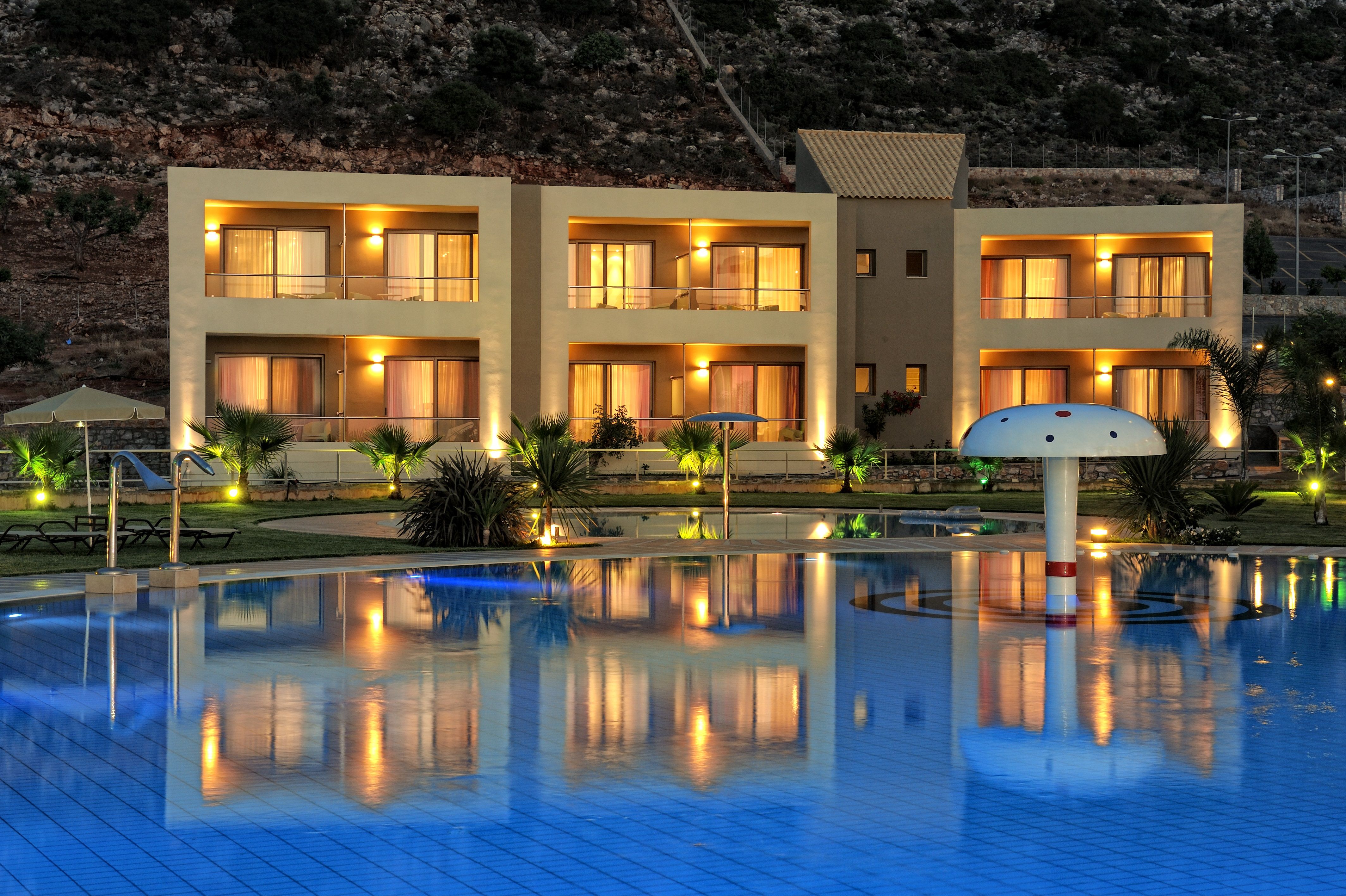 Deluxe Suite Pool View