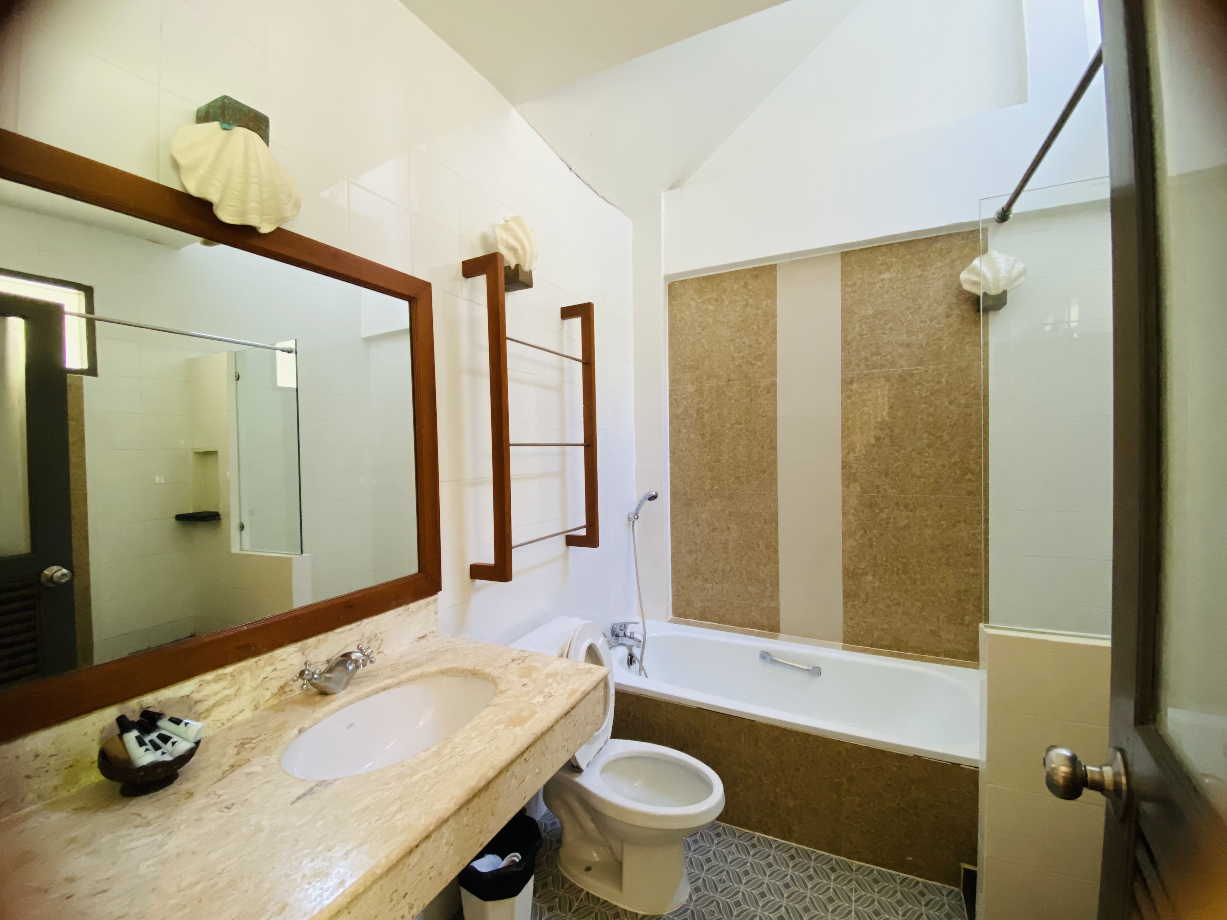DELUXE FAMILY CONNECTING ROOM