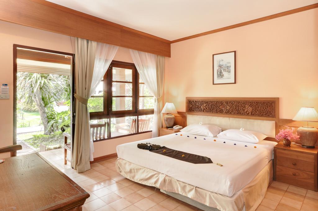 GARDEN BUNGALOW