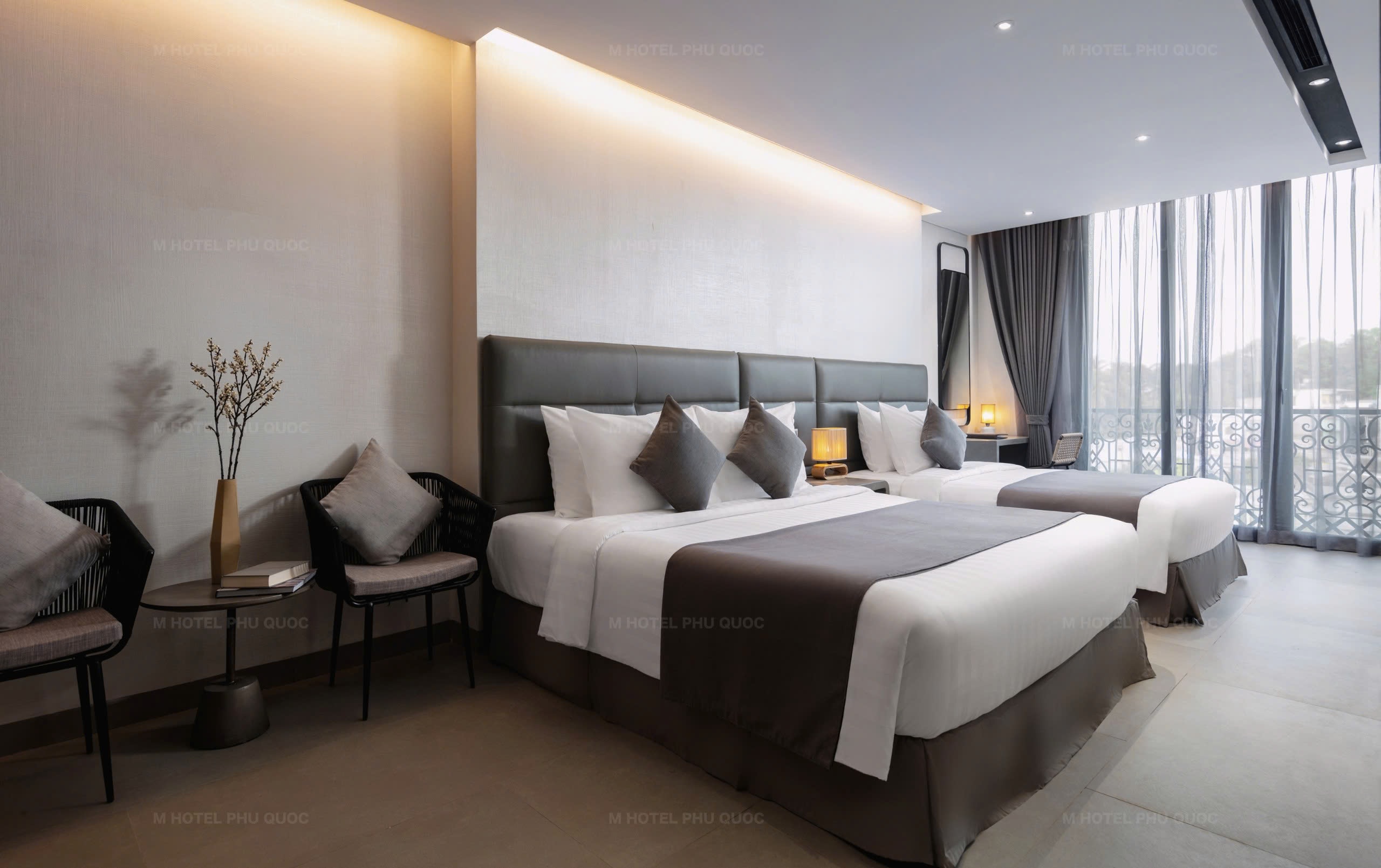 DELUXE TRIPLE SUITE CITYVIEW WITH BALCONY