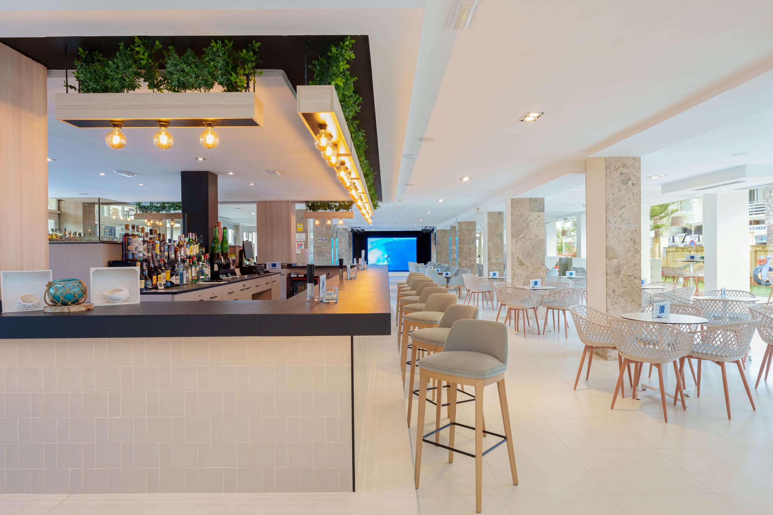 Pool Bar