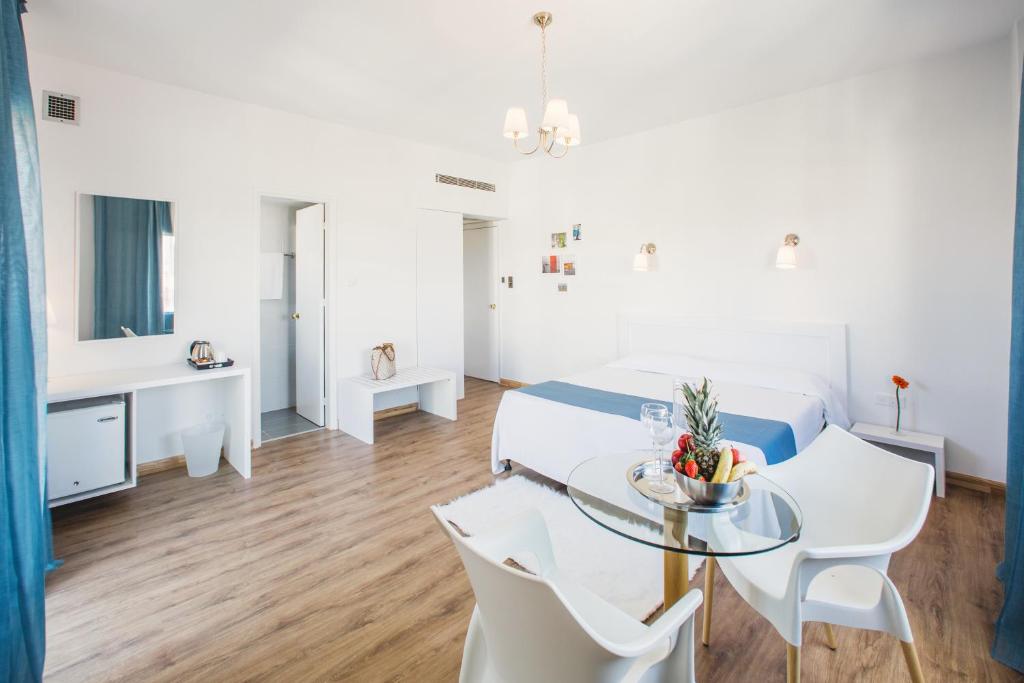 Standard Suite (CityView, Balcony)