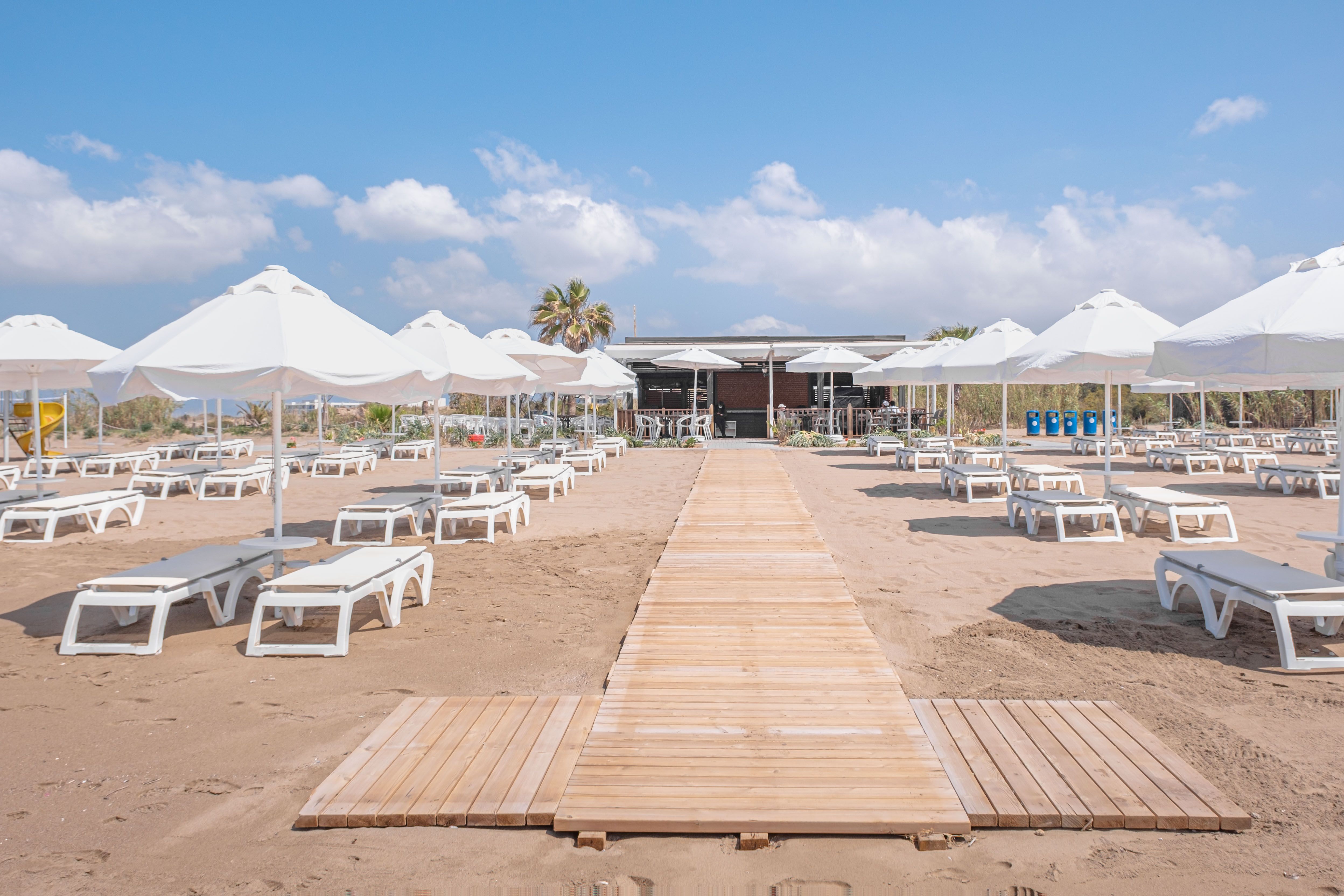 BEACH BAR