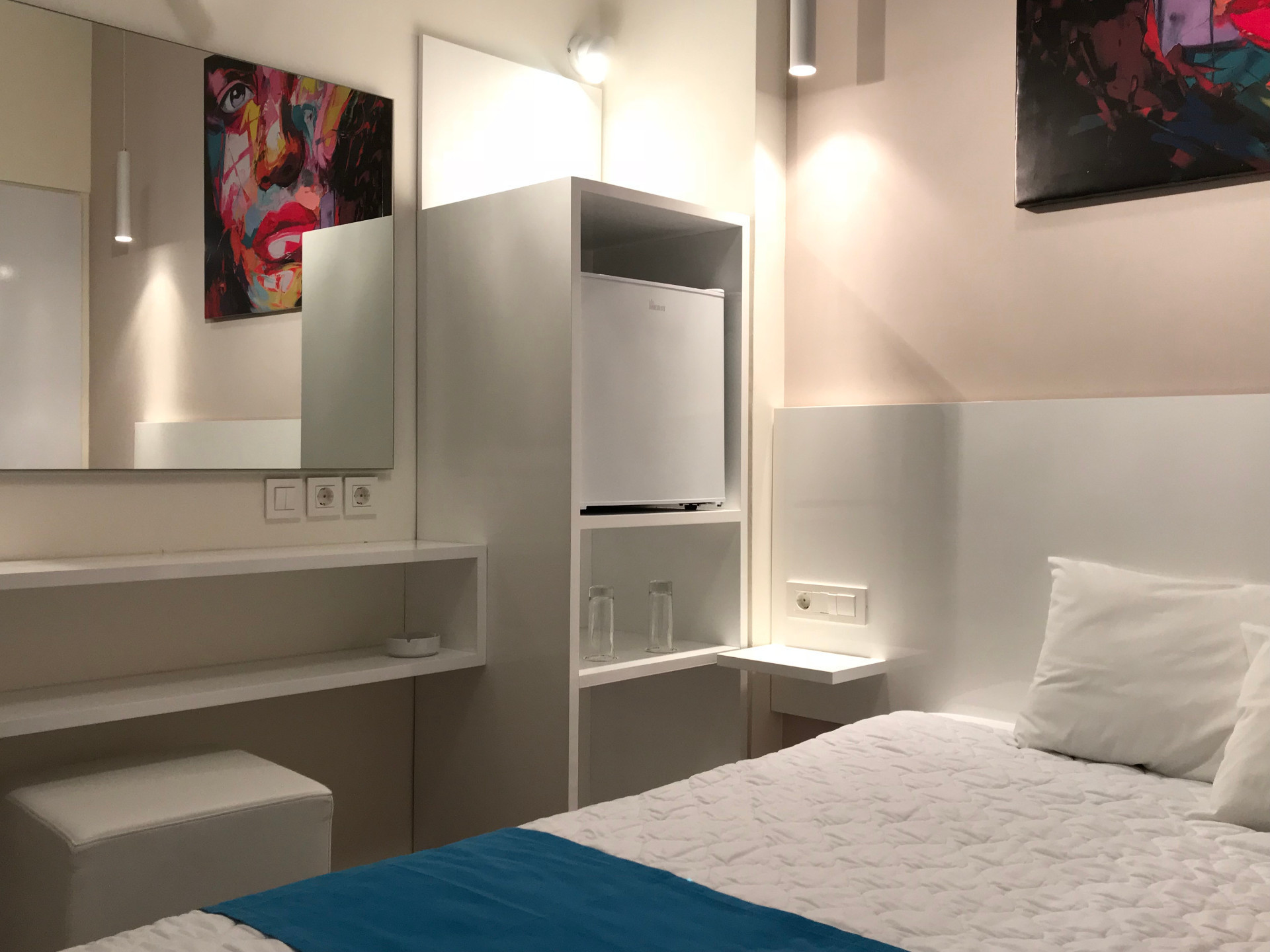 SINGLE ROOM