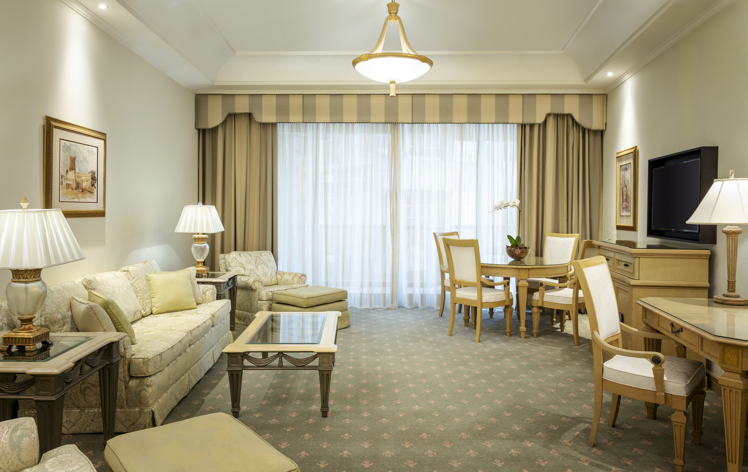 Royal Club Tower Suite