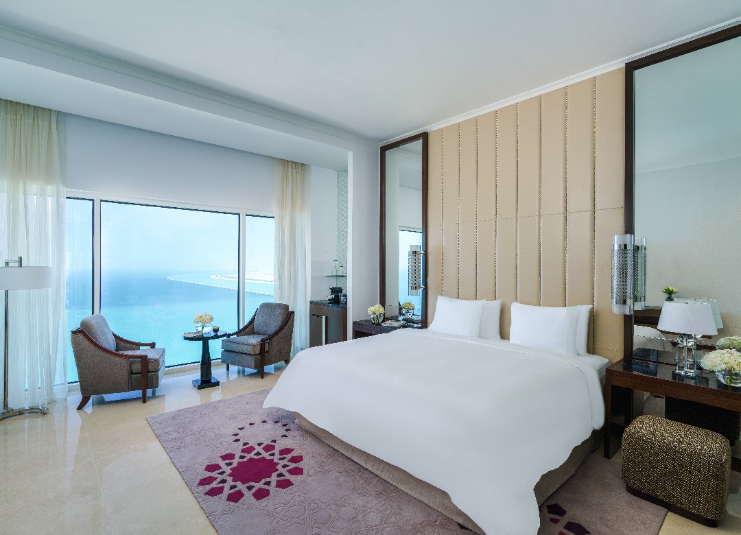 DELUXE ROOM SEA VIEW KING / TWIN