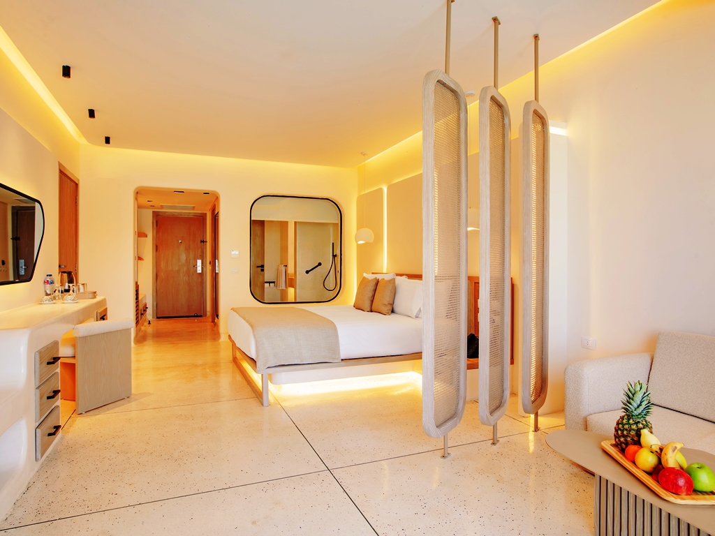 Junior Swim-Up Suite