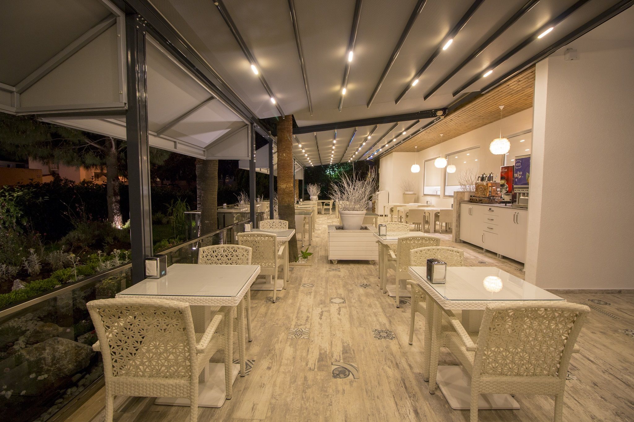 MAIN RESTAURANT