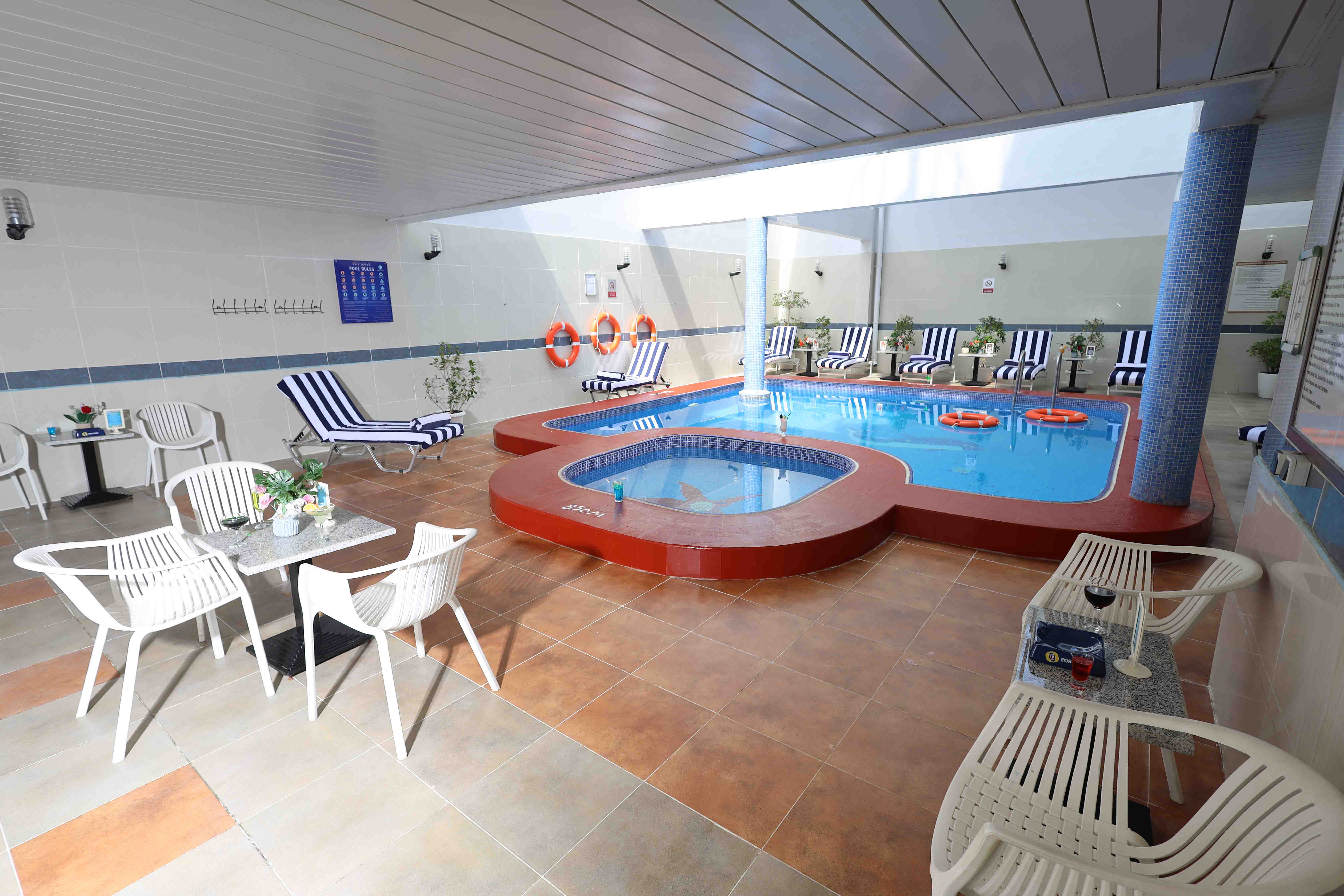 Piscină interioară