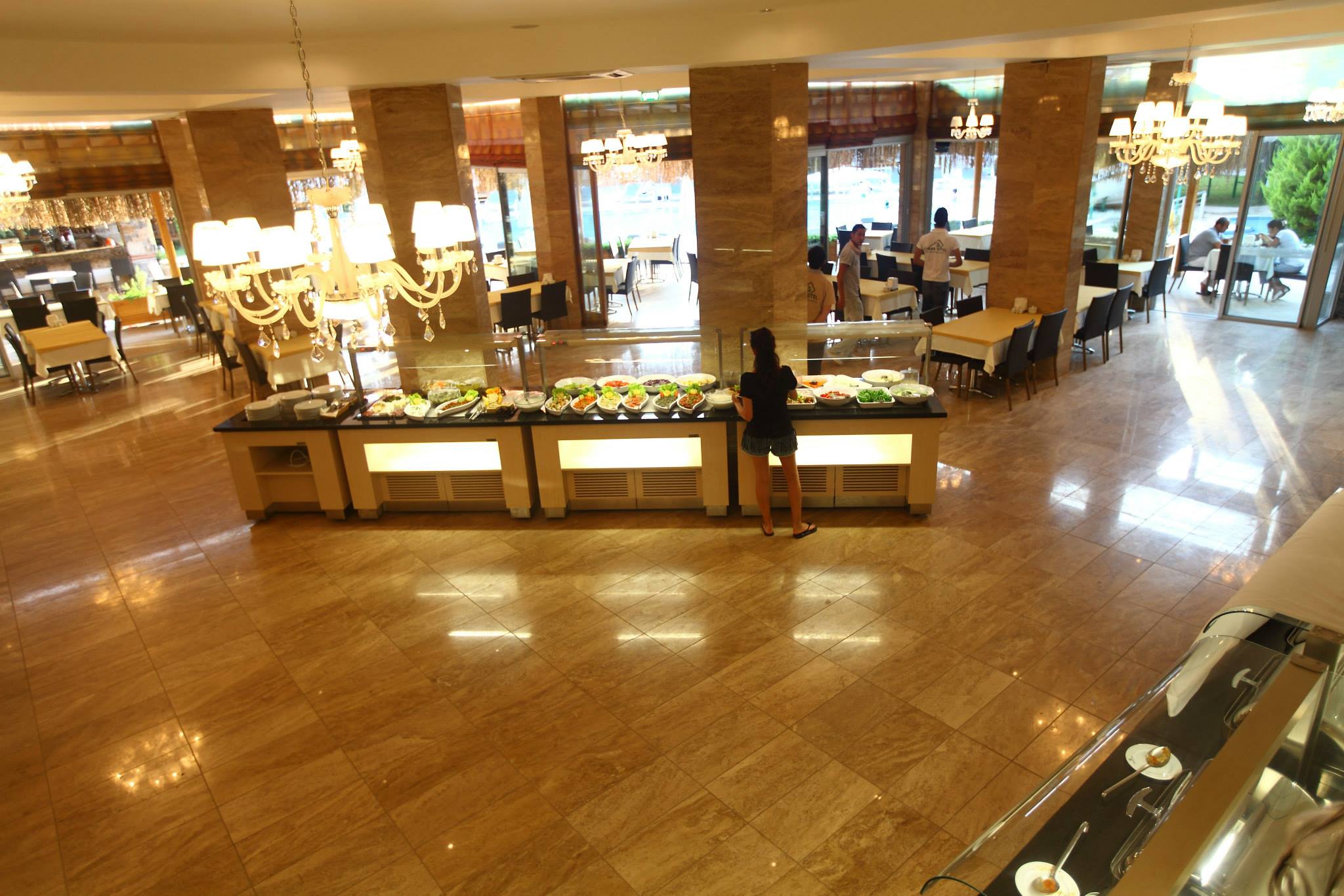 MAIN RESTAURANT