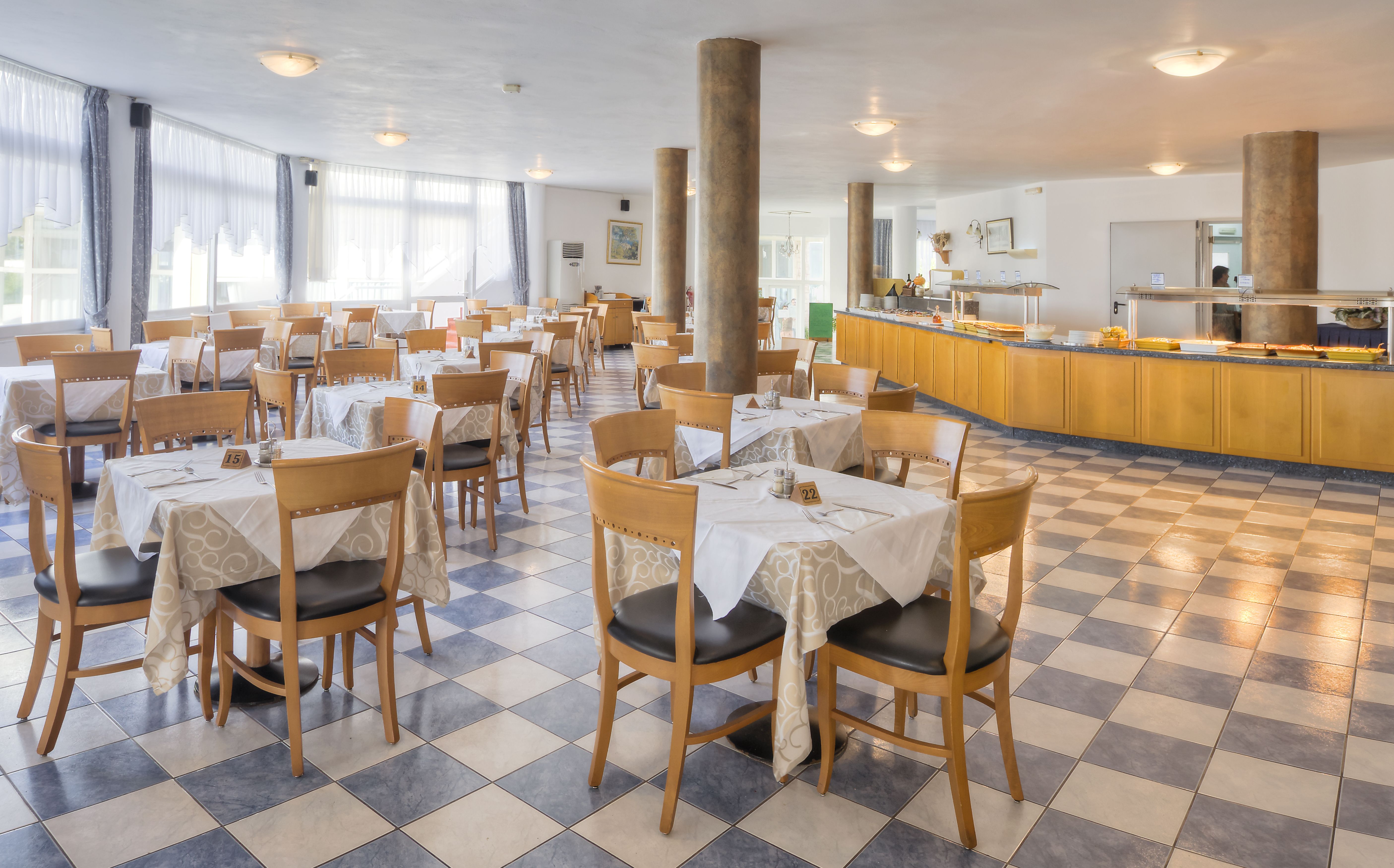 MAIN RESTAURANT 