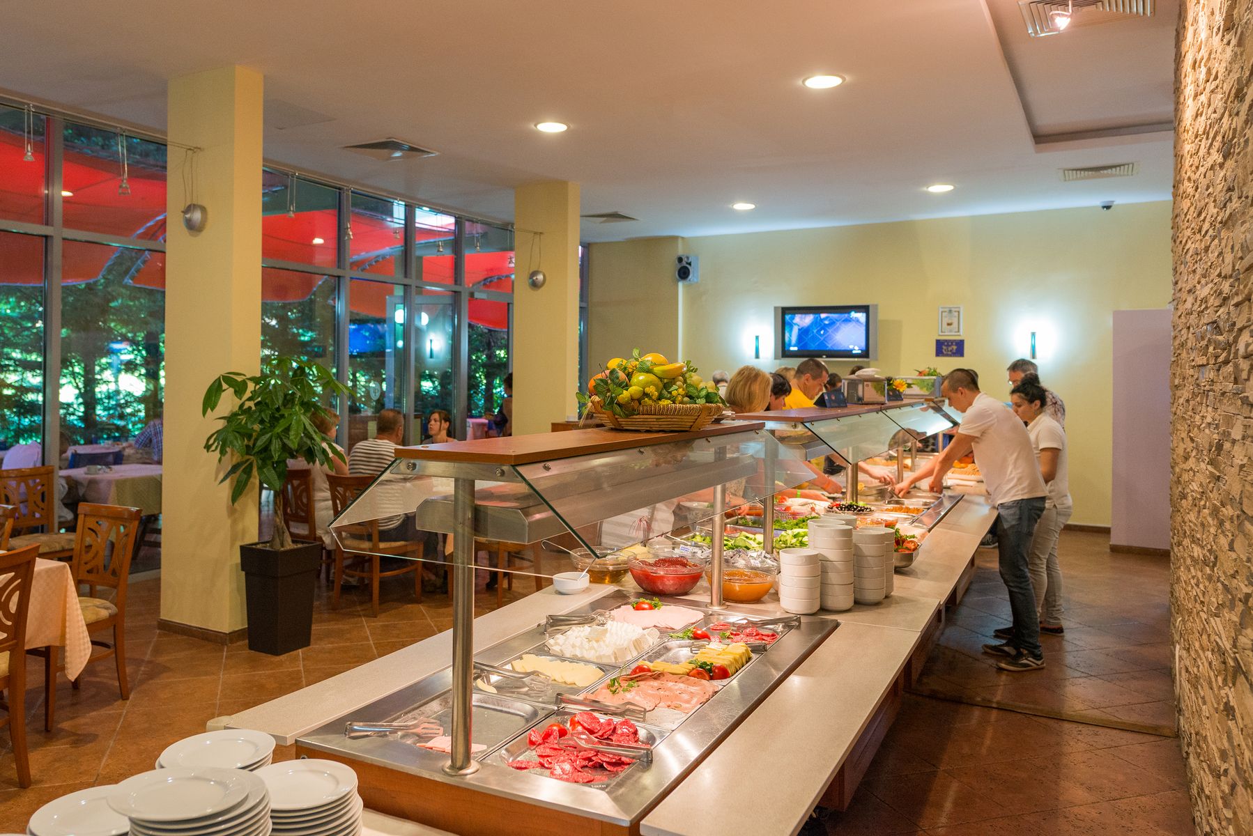 MAIN RESTAURANT
