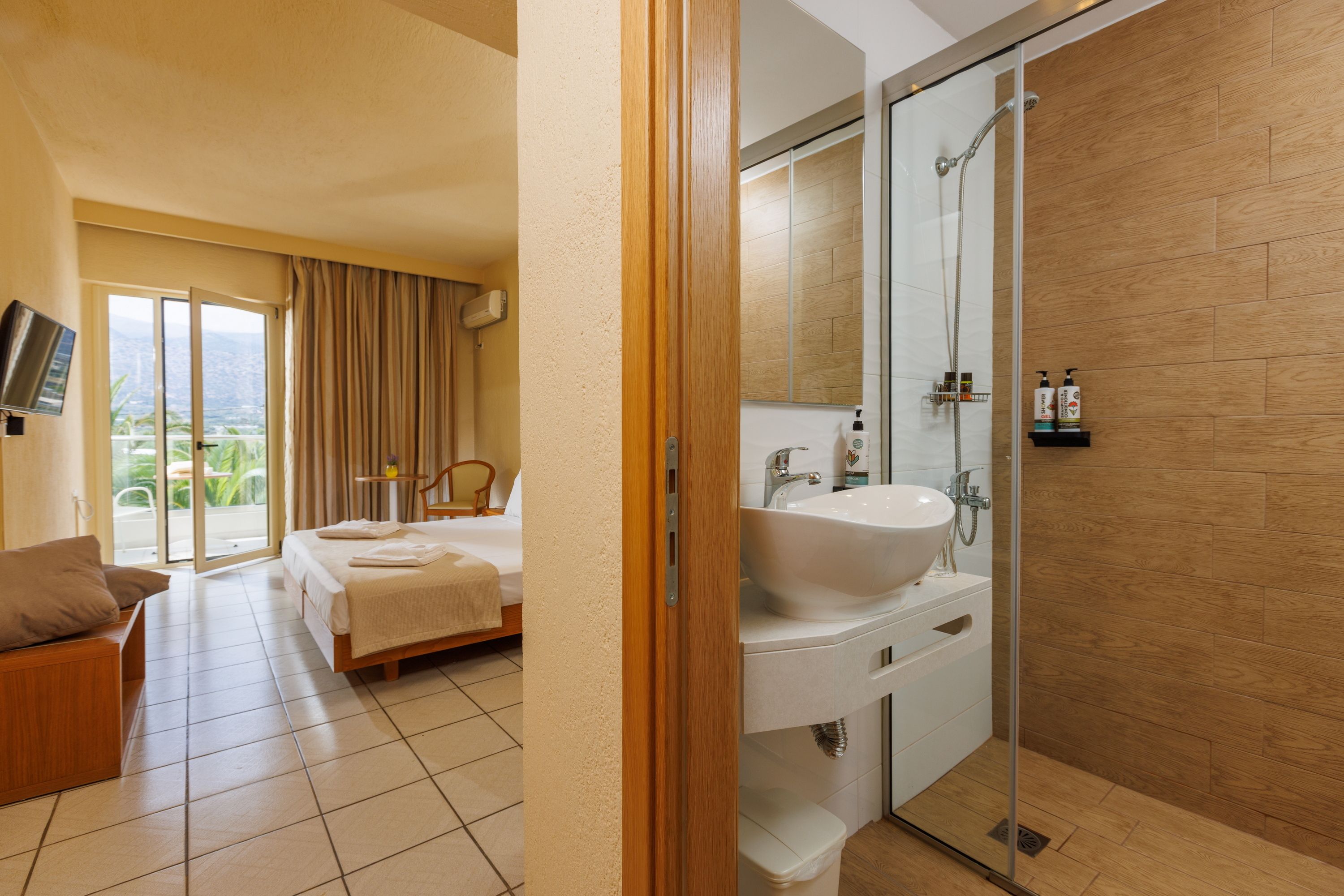 DOUBLE ROOM