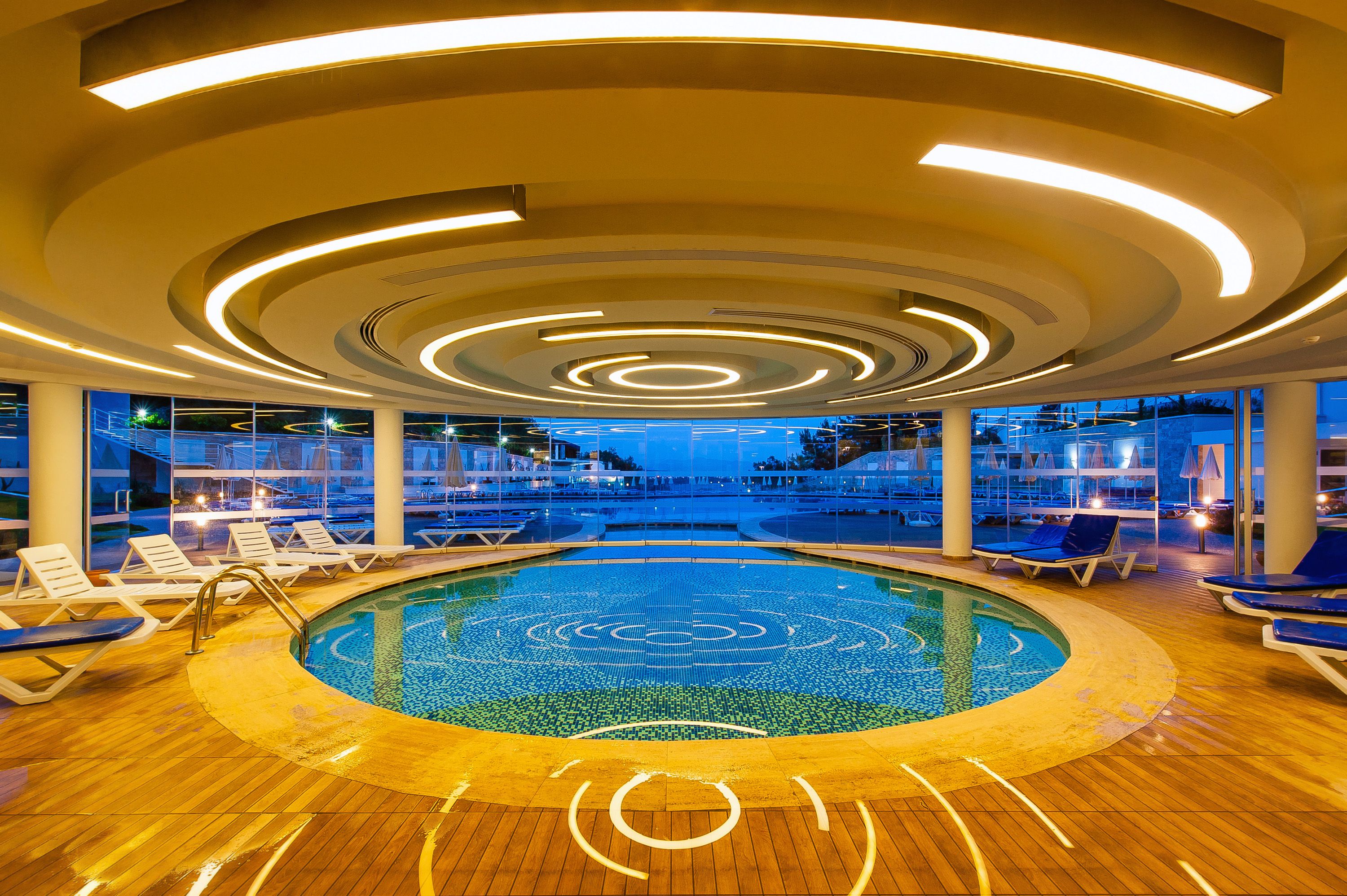 Piscină interioară