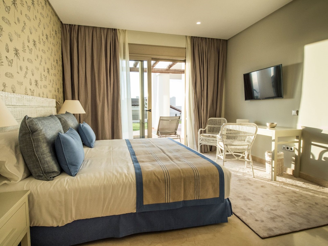 3 BEDROOMS SUITE PARTIAL SEA VIEW