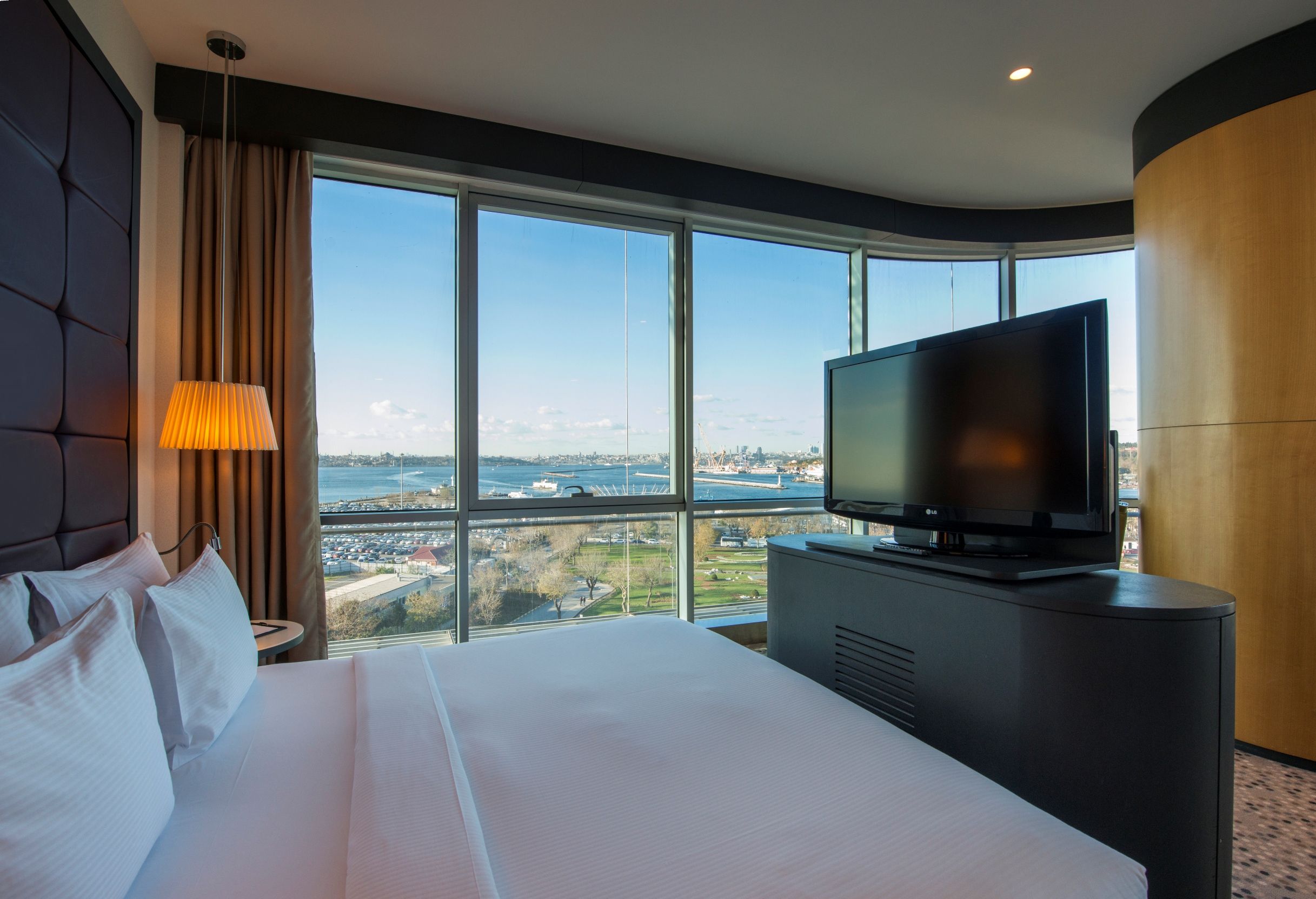 CORNER ROOM WITH SEA VIEW AND JACUZZI