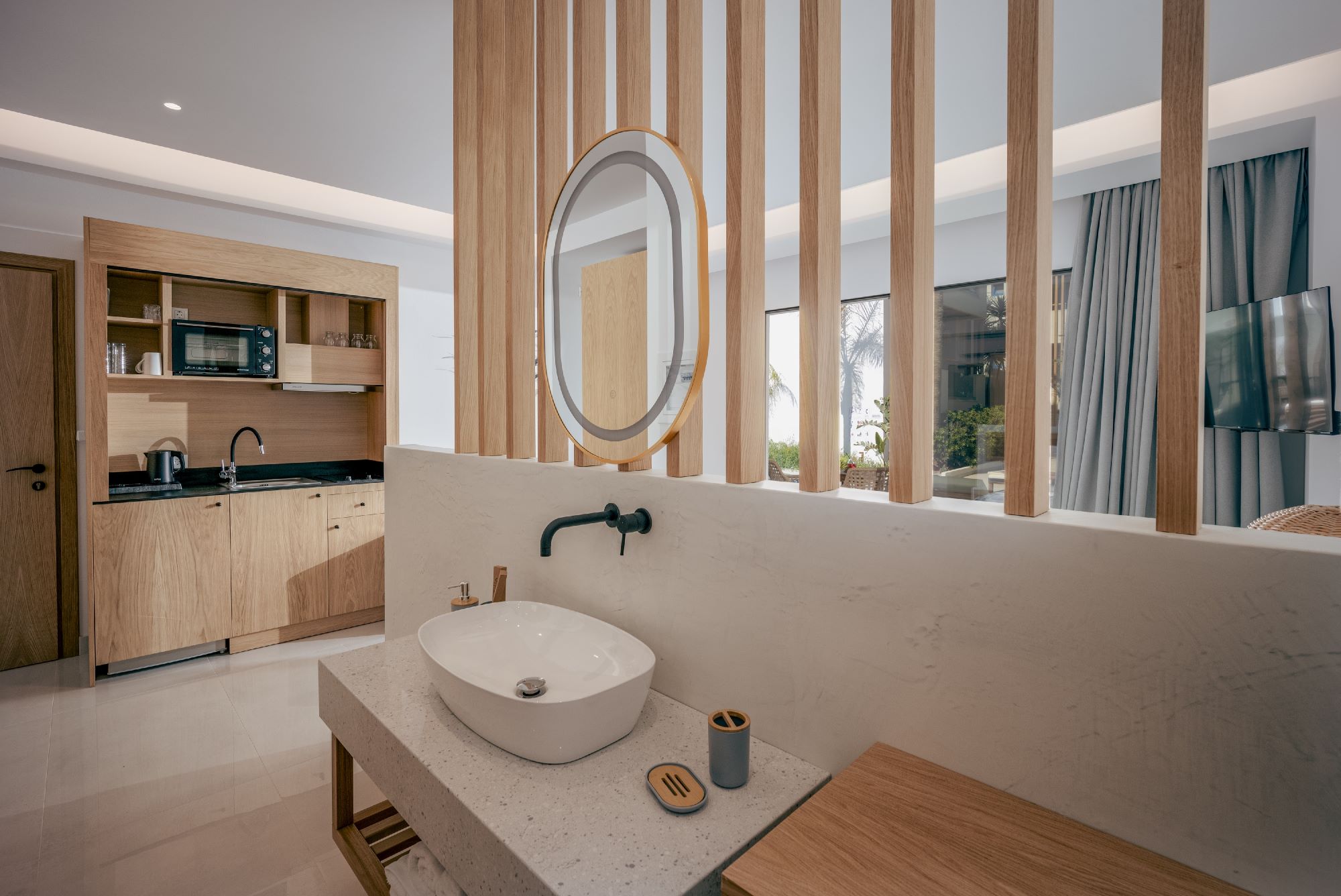 DELUXE SEA VIEW SUITE BALCONY